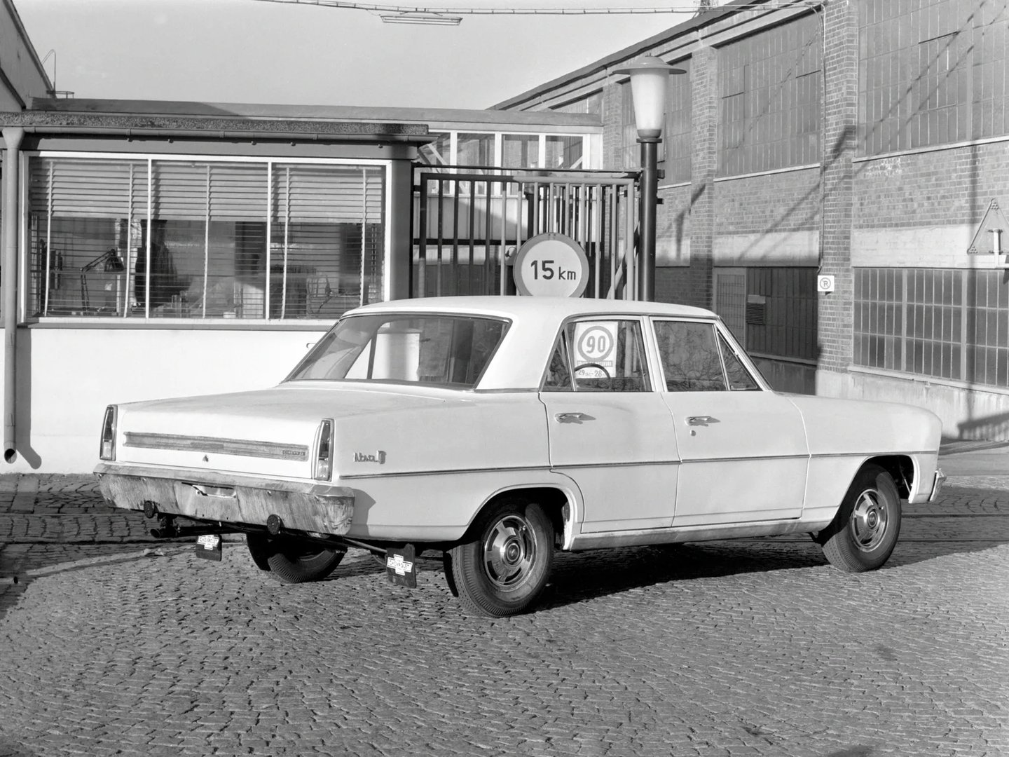 Chevrolet_Nova_2_generation__Sedan__1.jpg