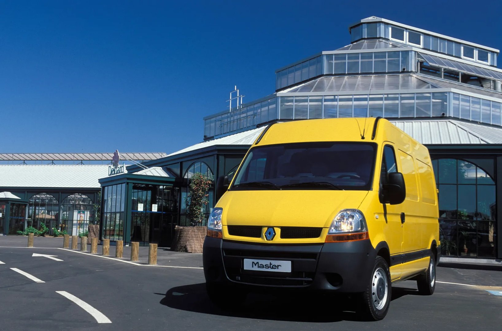 Renault_Master_2_generation_restyling_1__Van__2.jpg