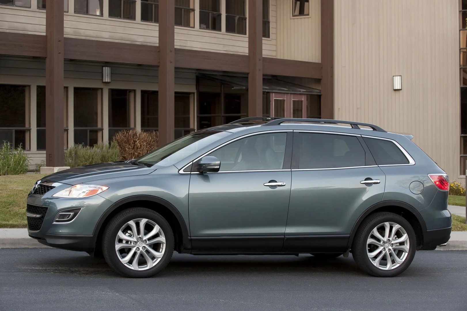 Mazda_CX-9_1_generation_restyling__SUV_5-doors__2.jpg