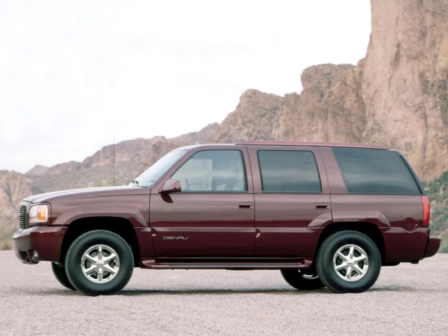 GMC_Yukon_1_generation__SUV_5-doors__9.jpg