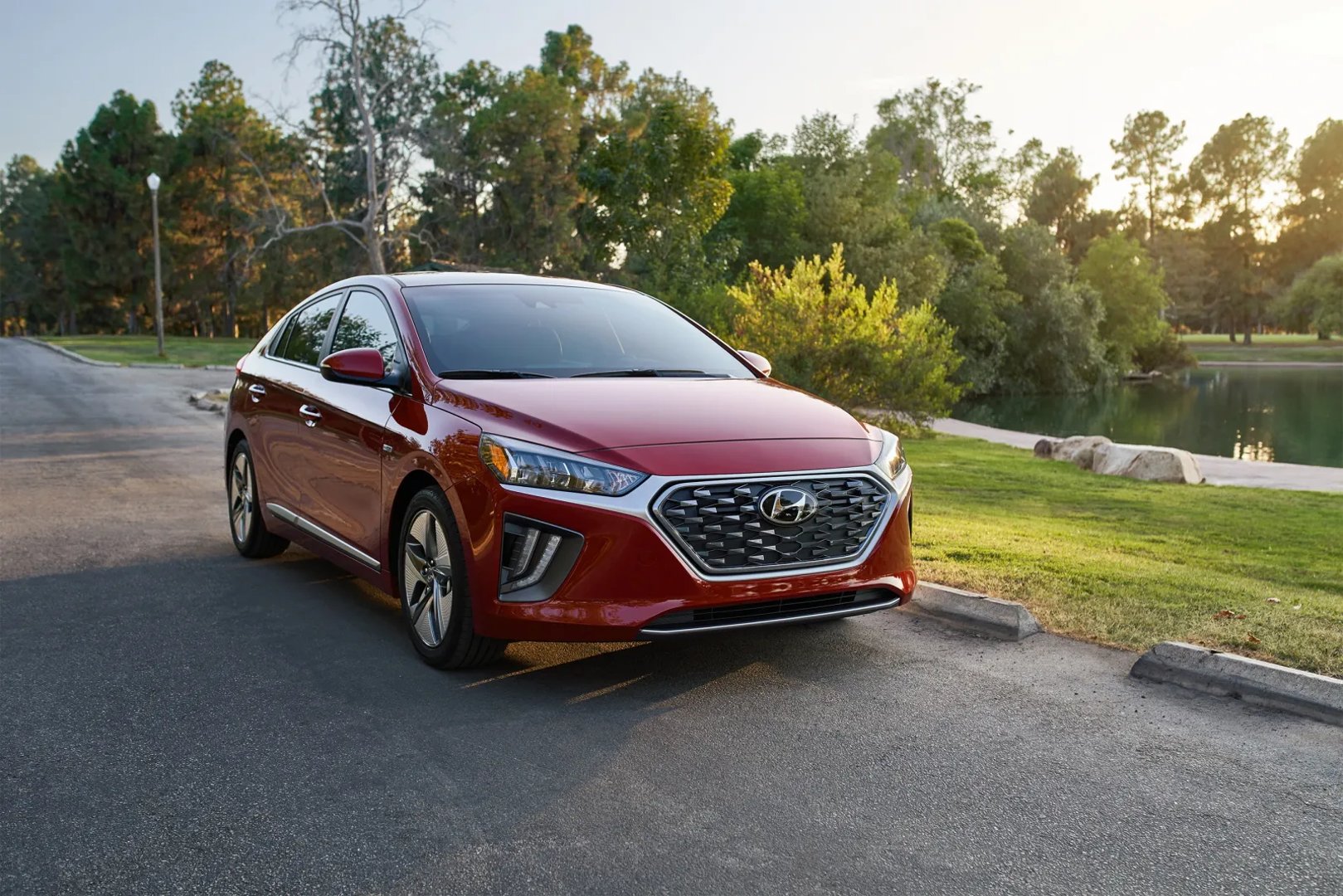 Hyundai_IONIQ_1_generation_restyling__Hatchback_5-door__6.jpg