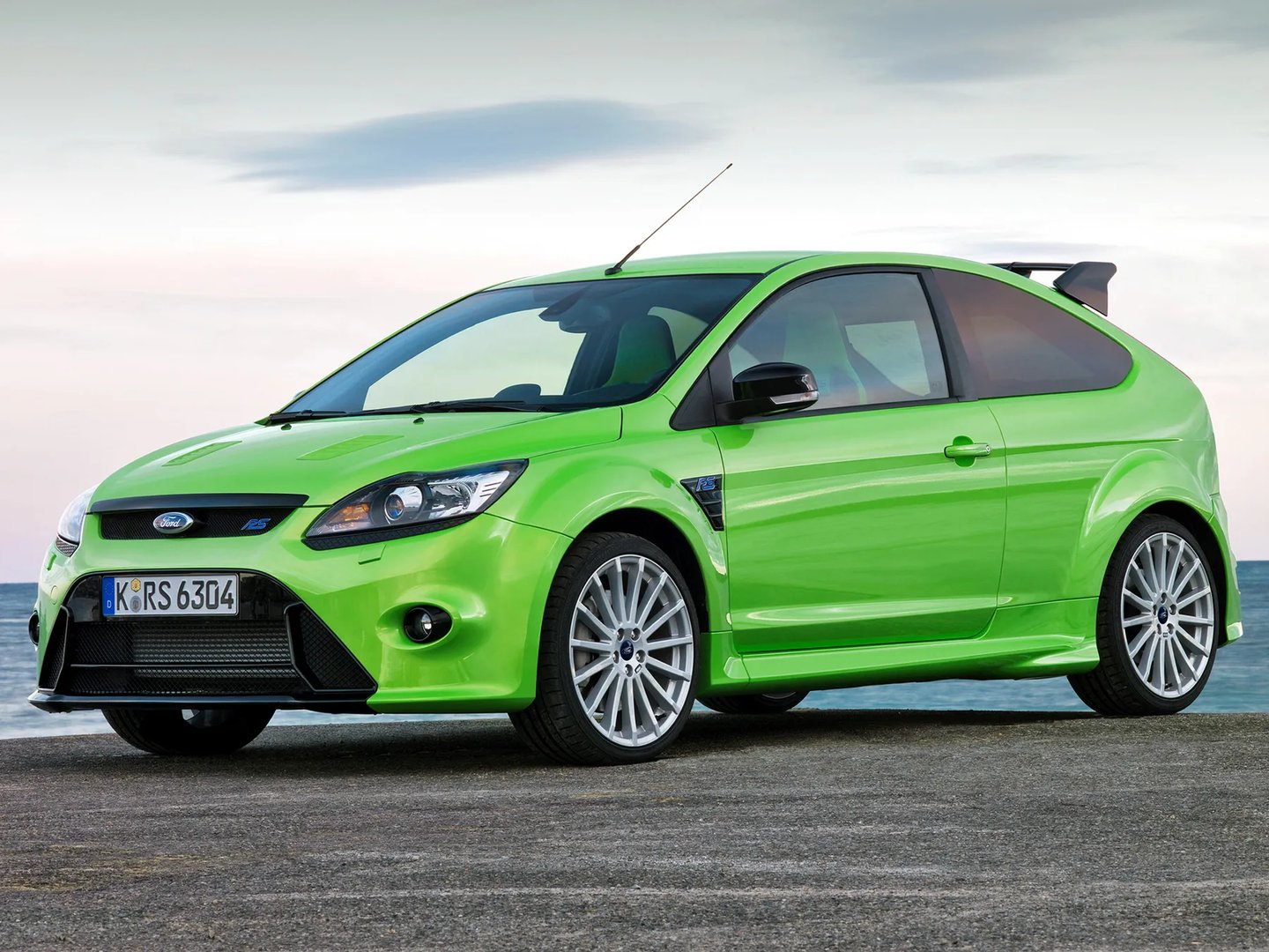 Ford_Focus_RS_2_generation__Hatchback_3-door__6.jpg