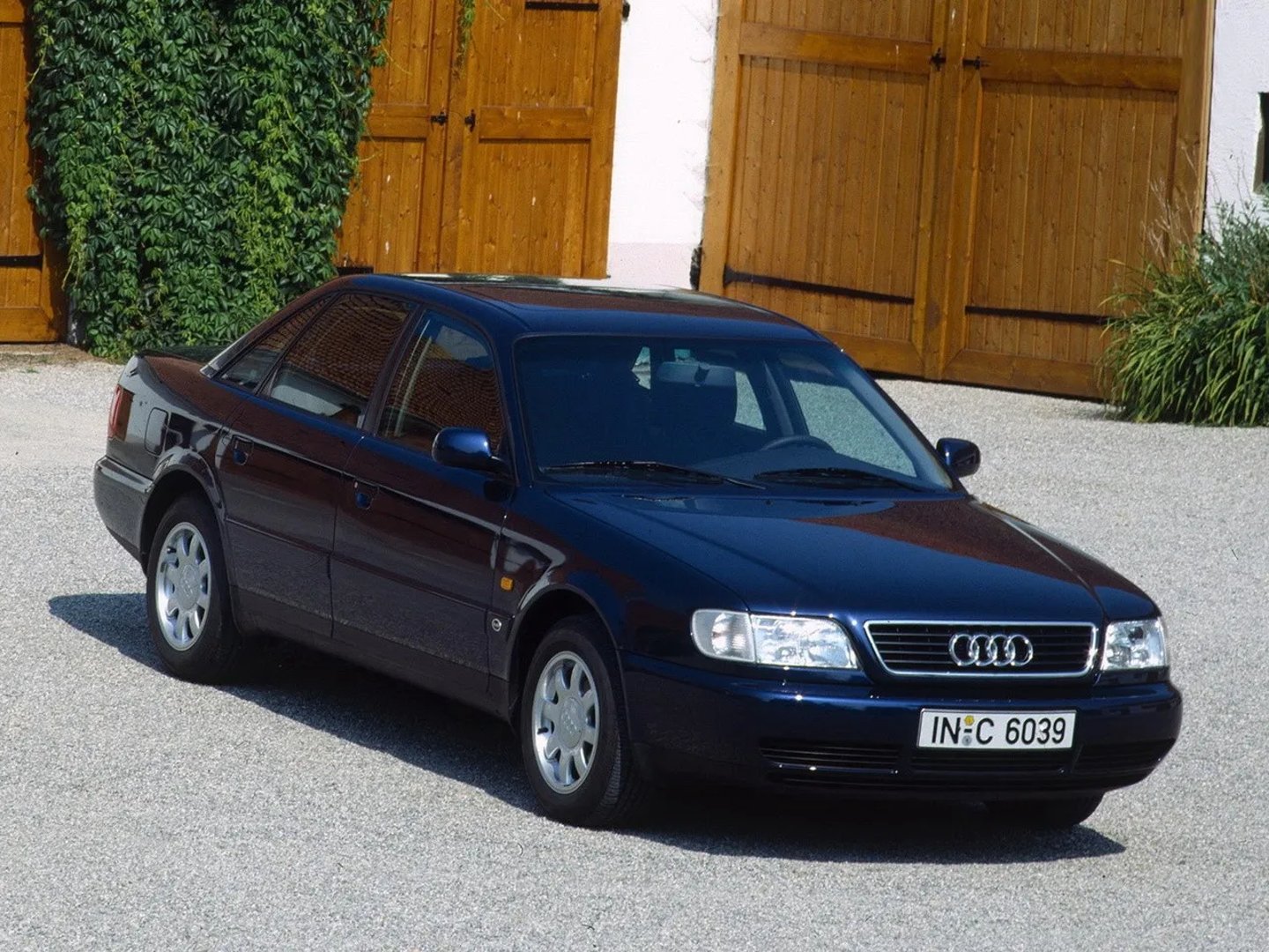 Audi_A6_1_generation__Sedan__3.jpg