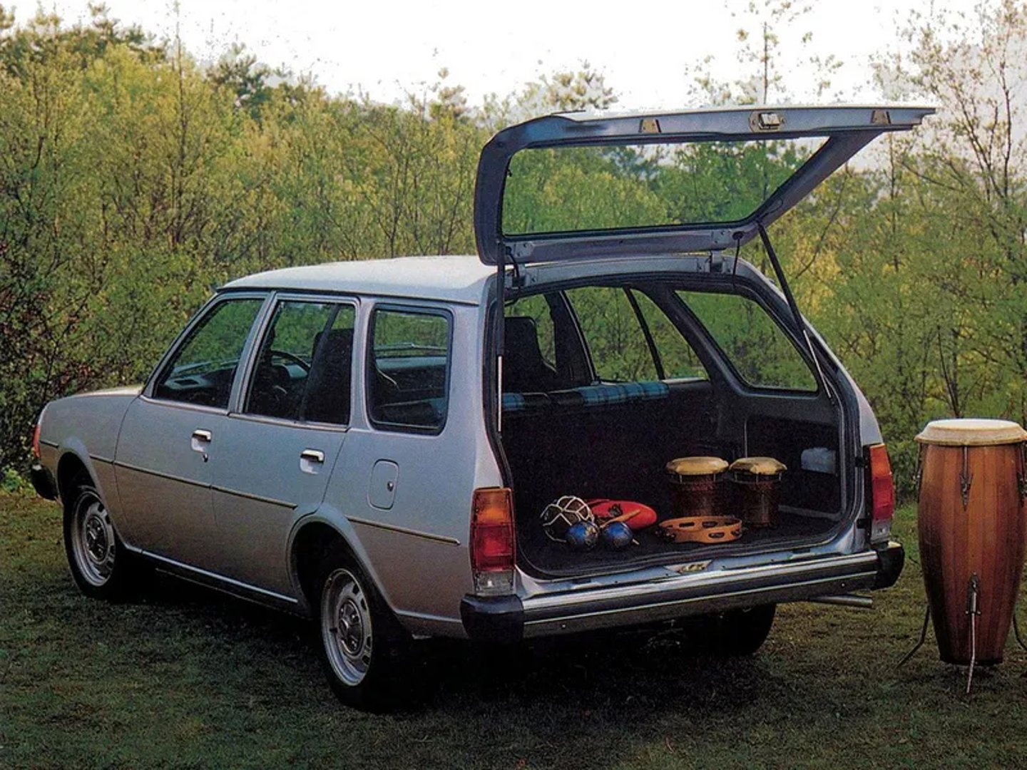 Mazda_Familia_4_generation__Estate_5-door__1.jpg