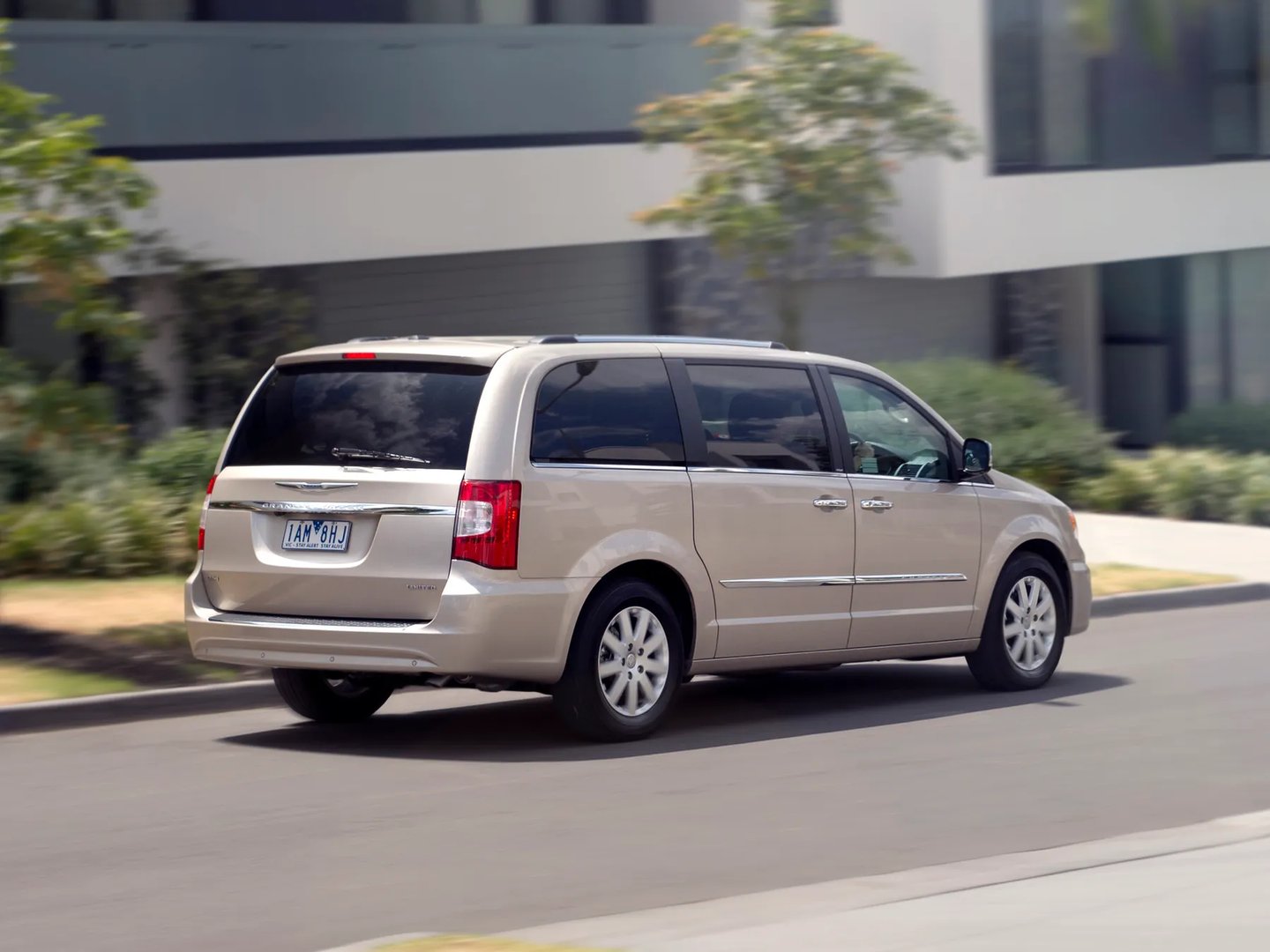 Chrysler_Grand_Voyager_5_generation_restyling__Minivan__6.jpg