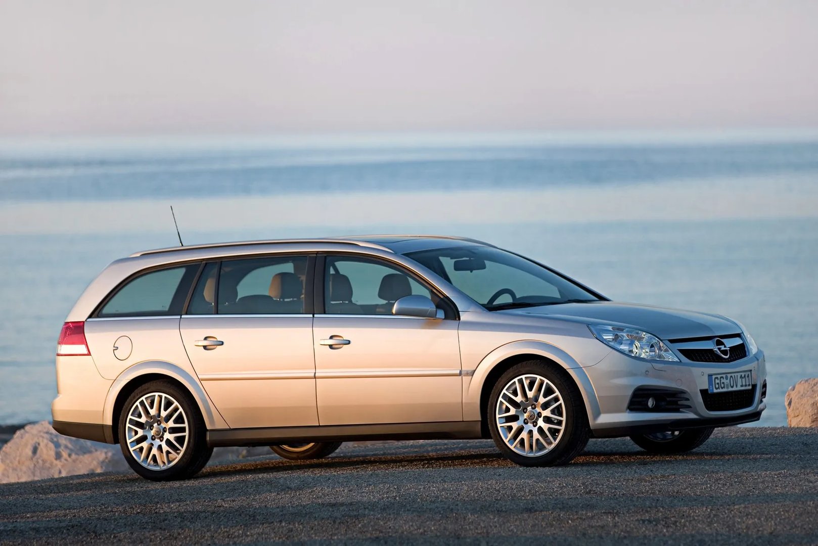 Opel_Vectra_3_generation_restyling__Estate_5-door__3.jpg