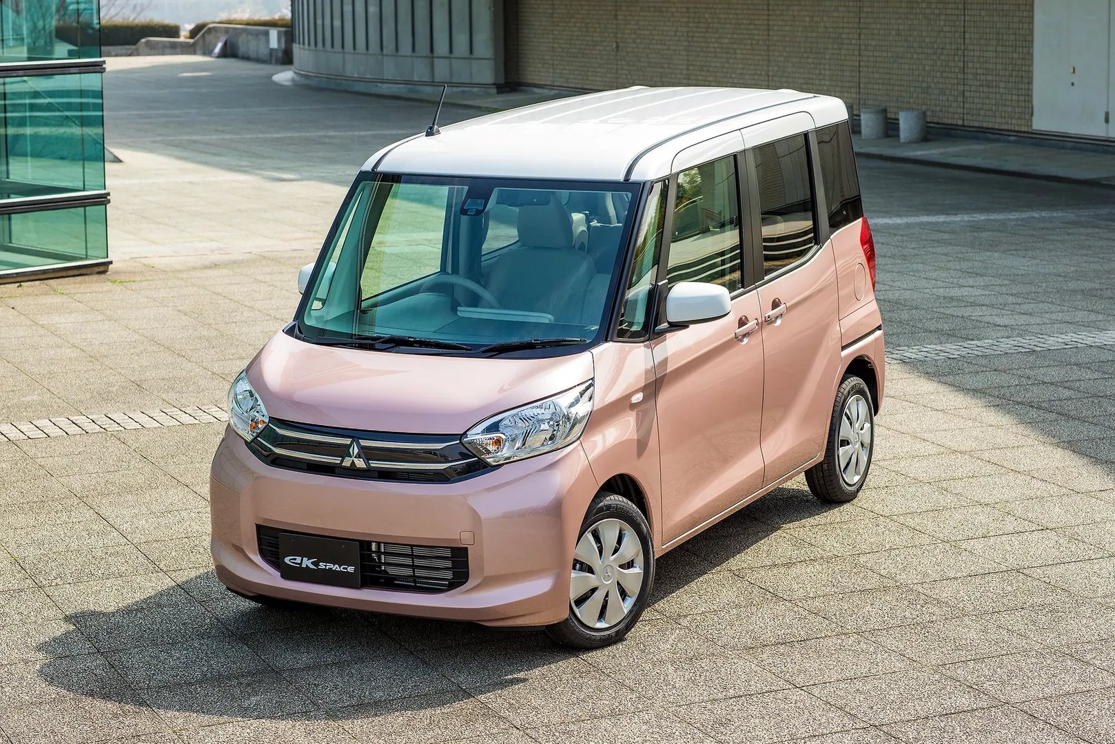 Mitsubishi_eK_Space_1_generation__Microvan__3.jpg
