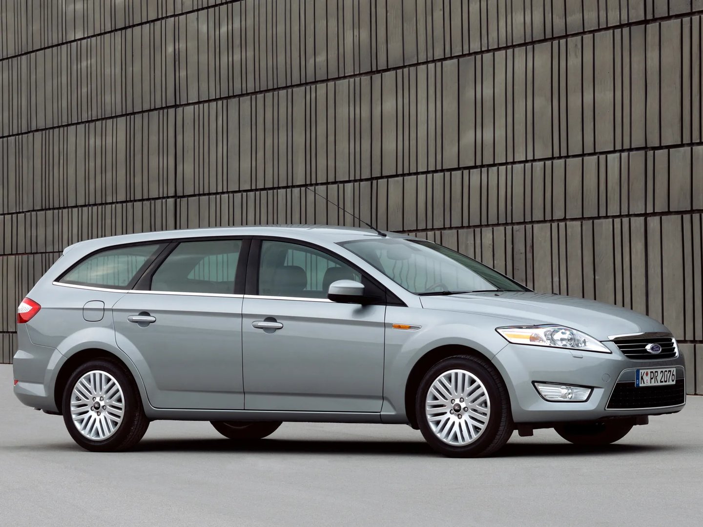 Ford_Mondeo_4_generation__Estate_5-door__1.jpg