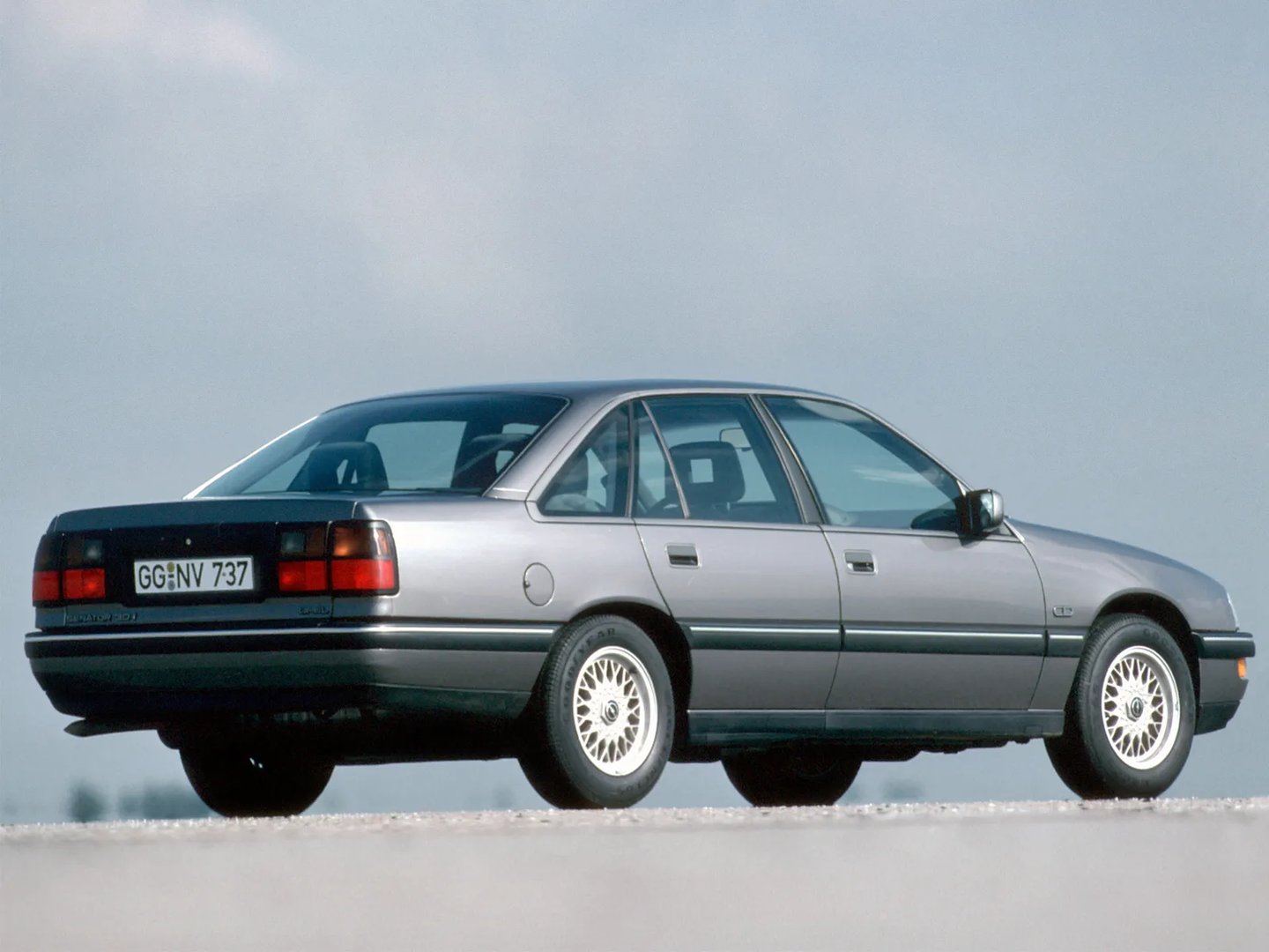 Opel_Senator_2_generation__Sedan__8.jpg