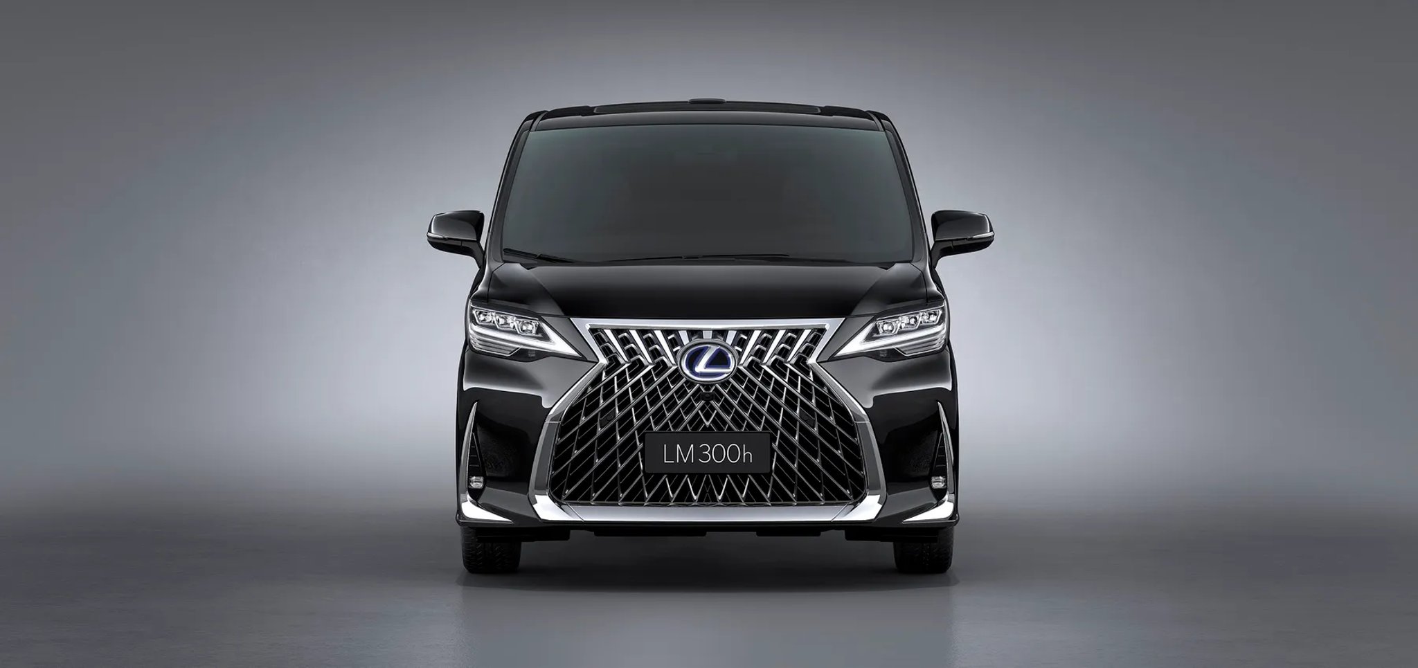 Lexus_LM_1_generation__Minivan__1.jpg