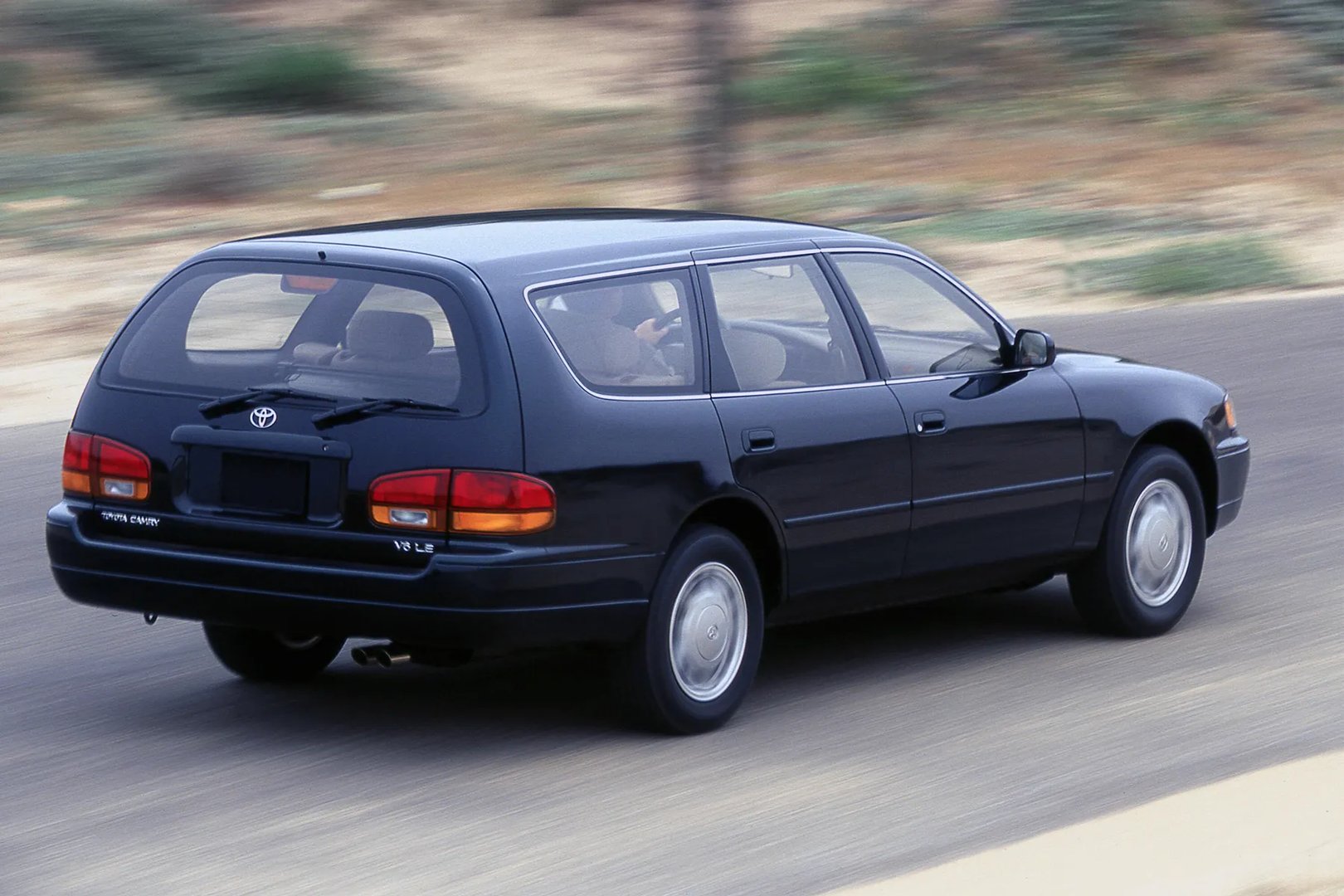 Toyota_Camry_4_generation__Estate_5-door__5.jpg