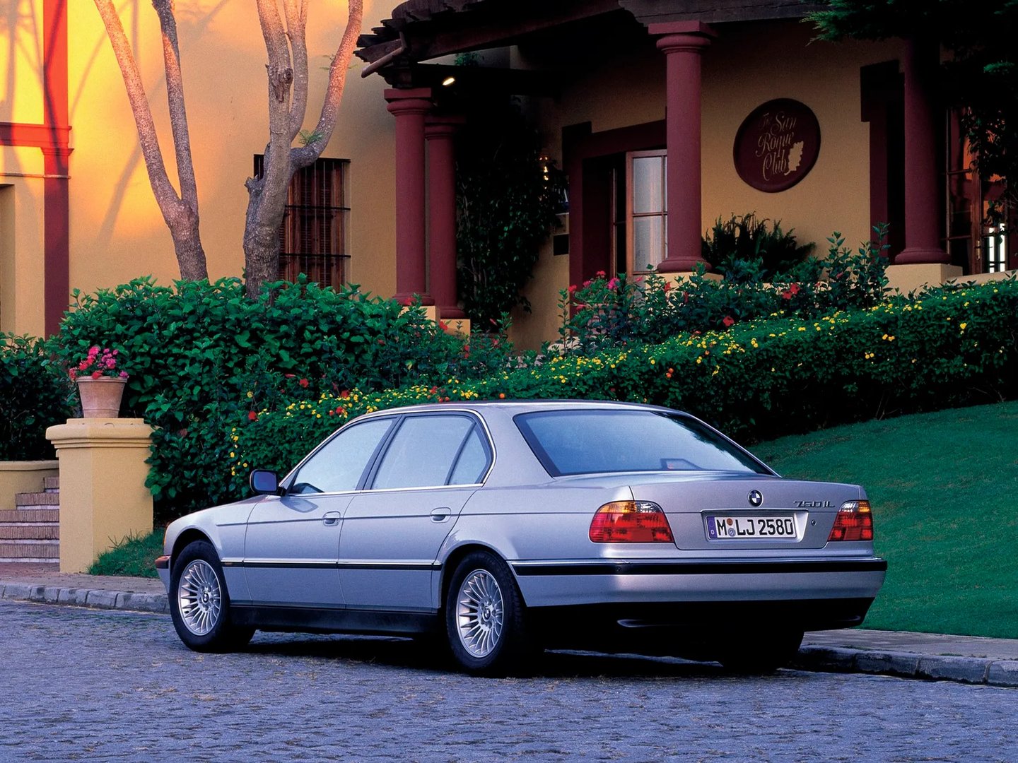 BMW_7_series_3_generation_restyling__Sedan_Long__4.jpg