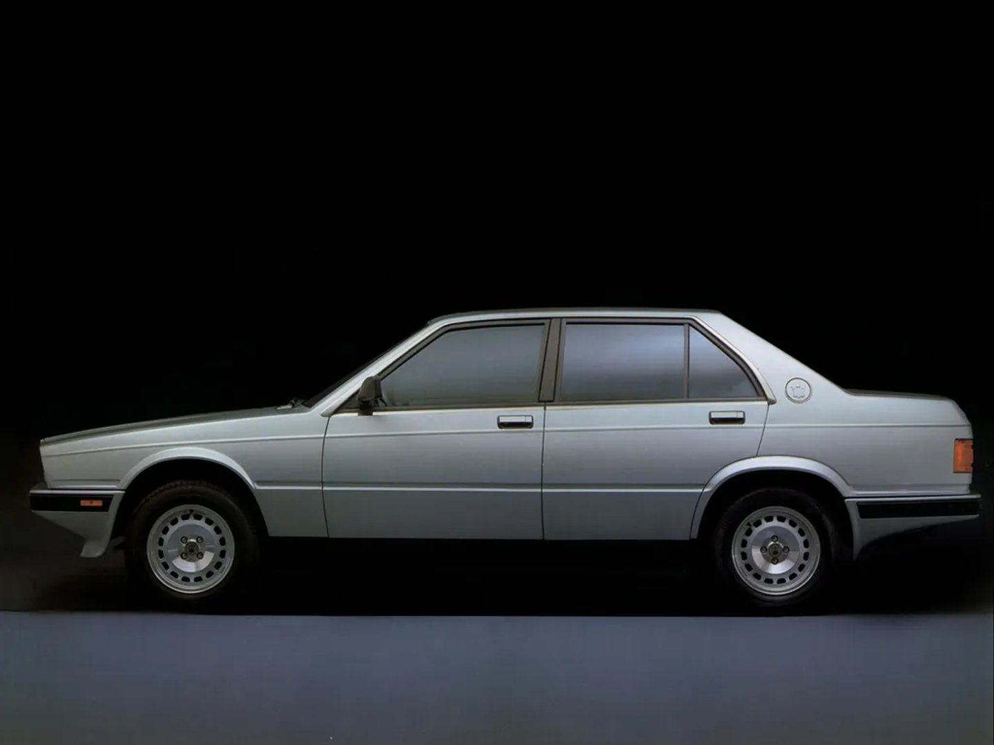 Maserati_420_1_generation__Sedan__6.jpg