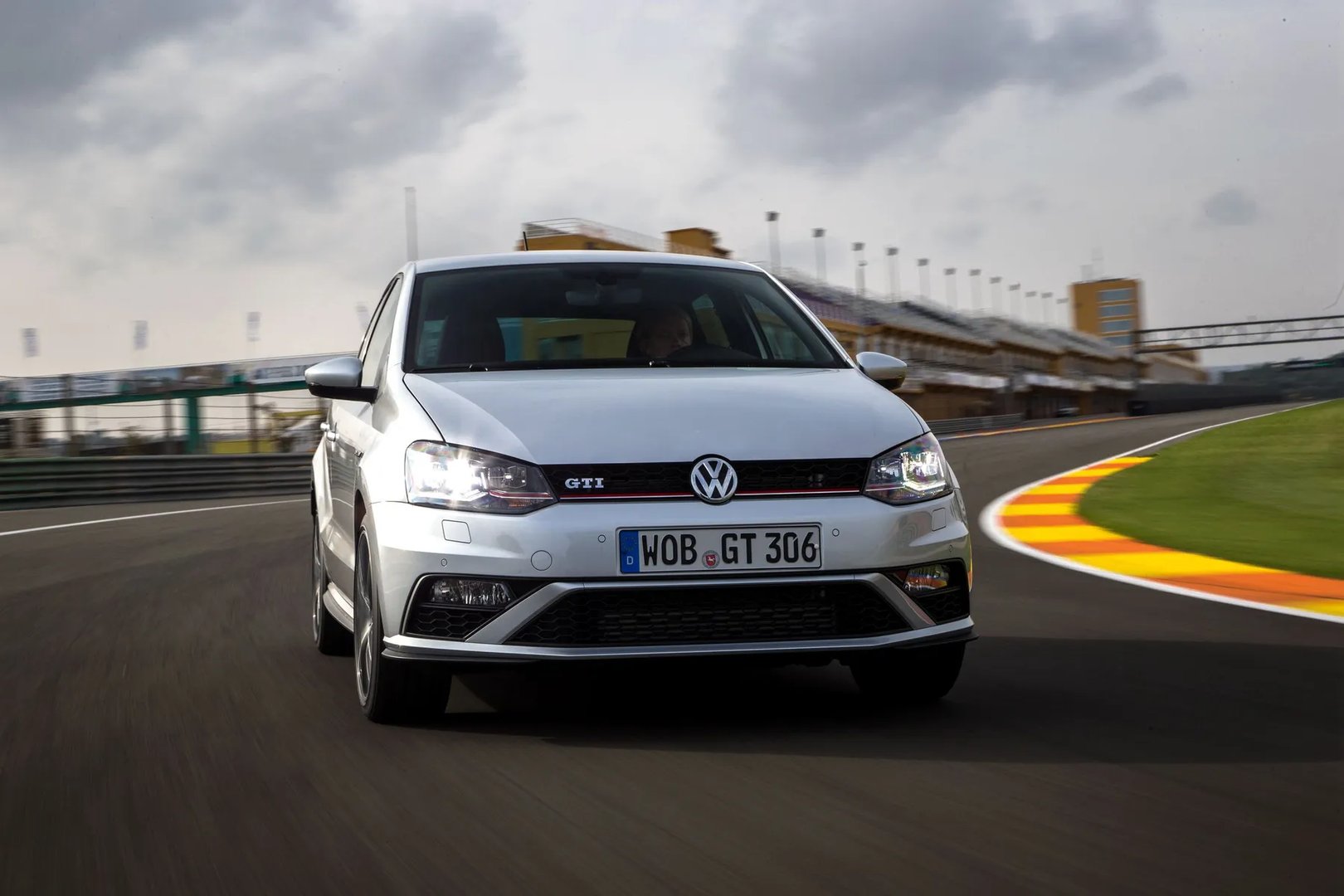 Volkswagen_Polo_GTI_5_generation_restyling__Mini_5-doors__1.jpg