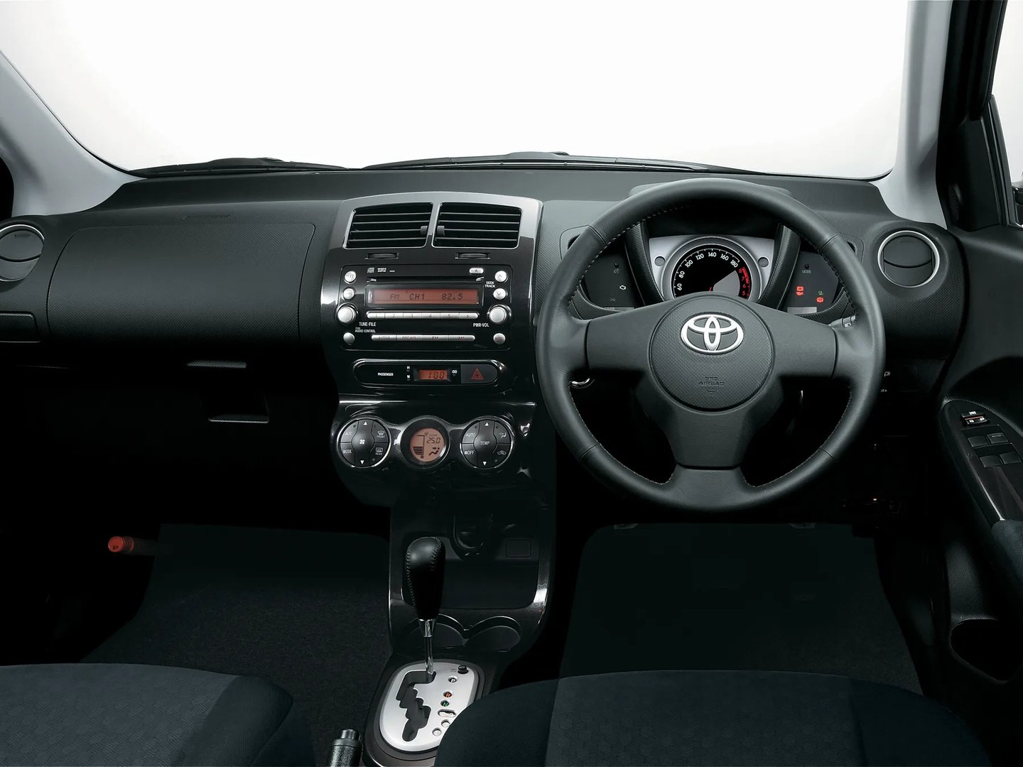 Toyota_Ist_2_generation__Mini_5-doors__6.jpg