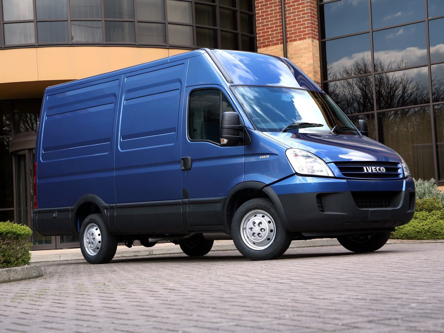 iveco_Daily_2_generation_restyling_1__Van__22.jpg