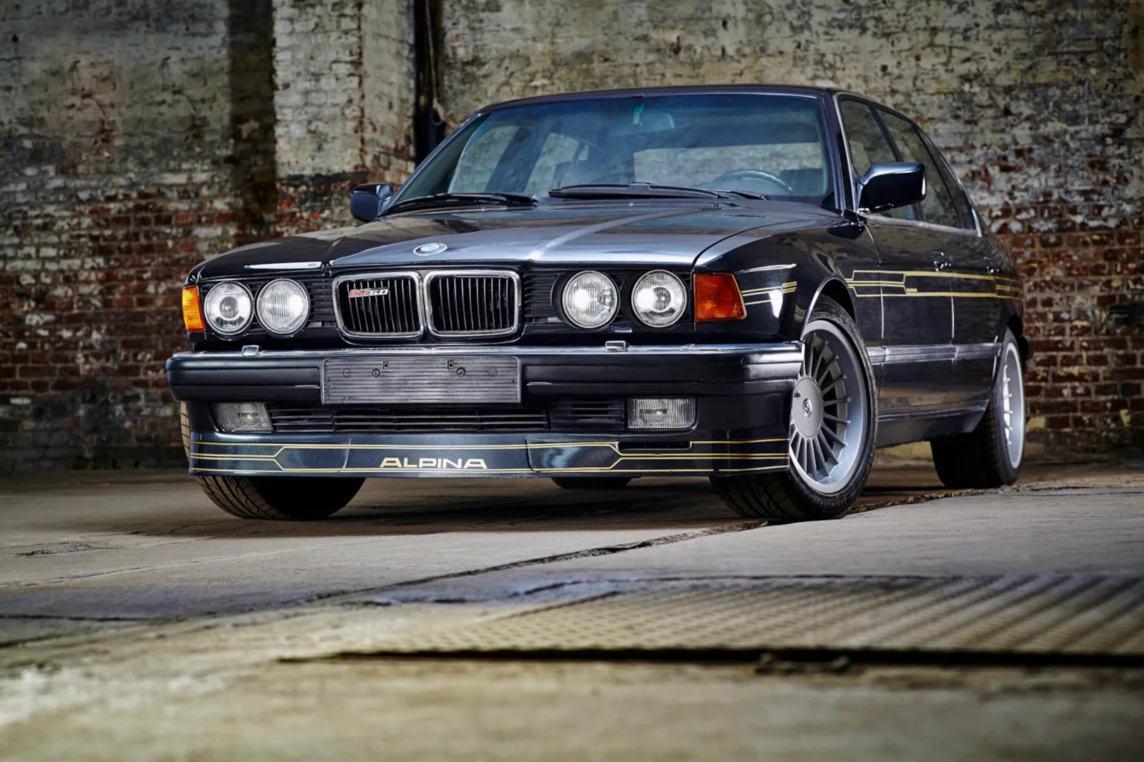Alpina_B12_1_generation__Sedan__3.jpg