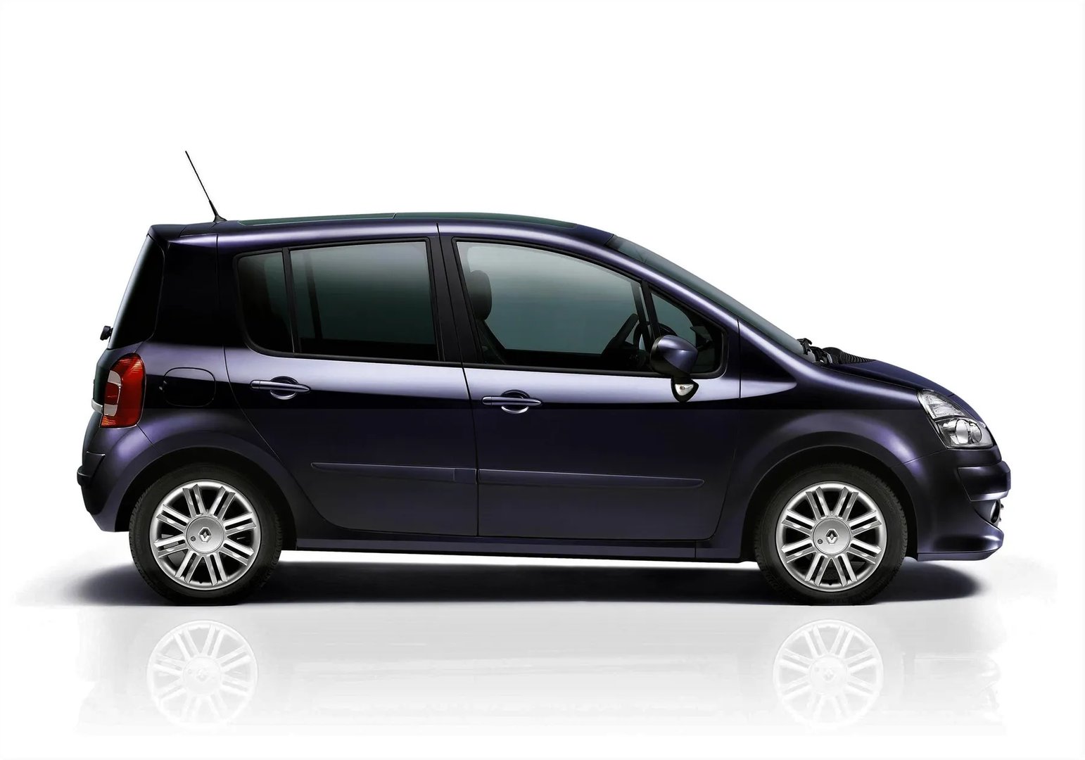 Renault_Modus_1_generation_restyling__Compact_Van__1.jpg