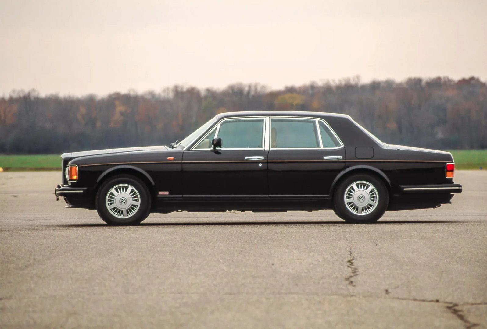 Bentley_Turbo_R_1_generation__Sedan__2.jpg
