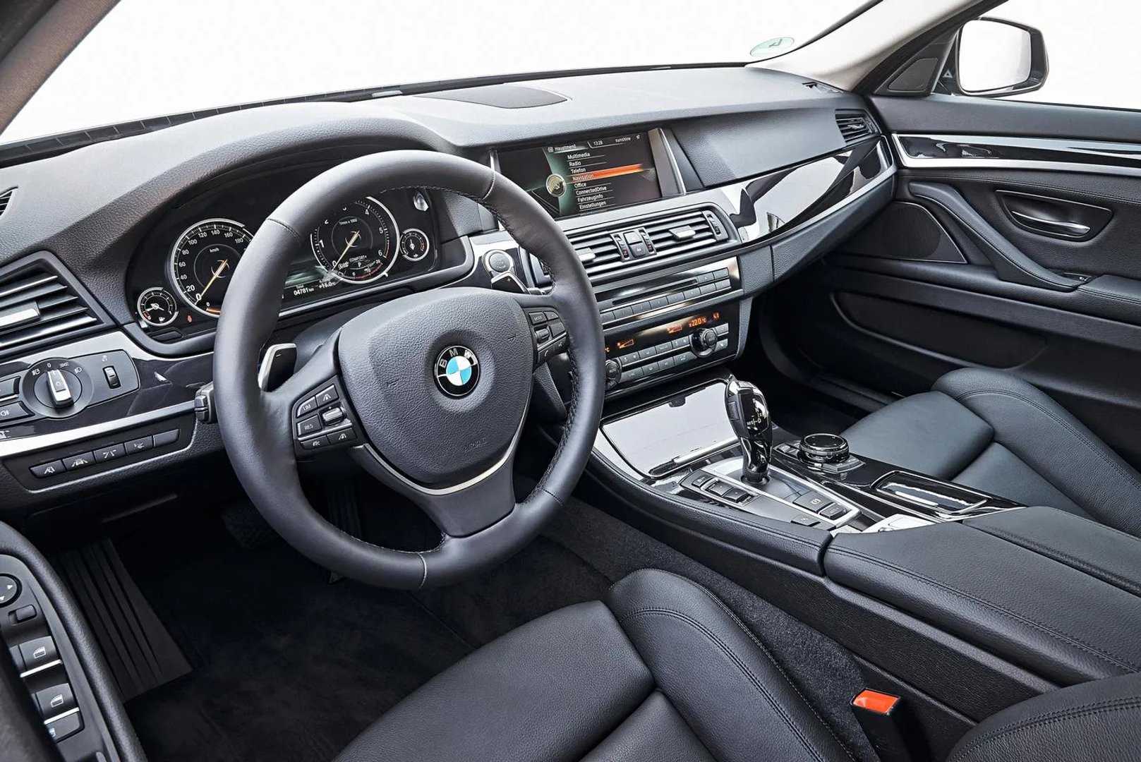 BMW_5_series_6_generation_restyling__Estate_5-door__6.jpg