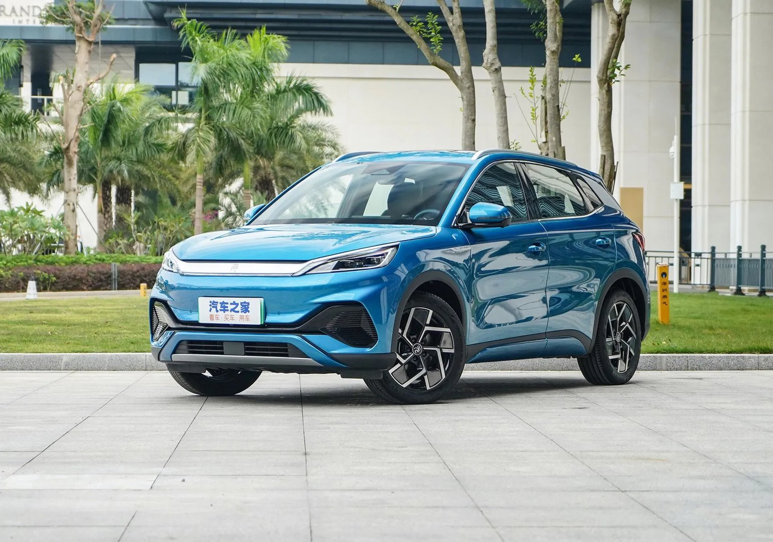 BYD_Atto_3_1_generation__SUV_5-doors__8.jpg