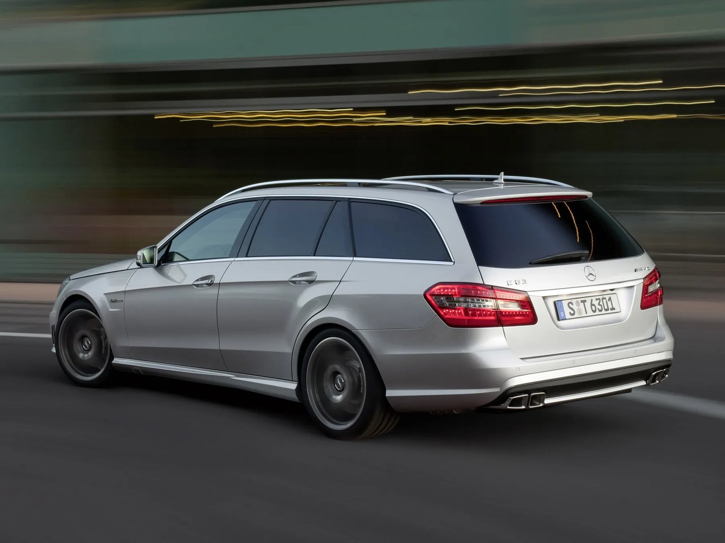 Mercedes_E-Class_AMG_4_generation__Estate_5-door__5.jpg