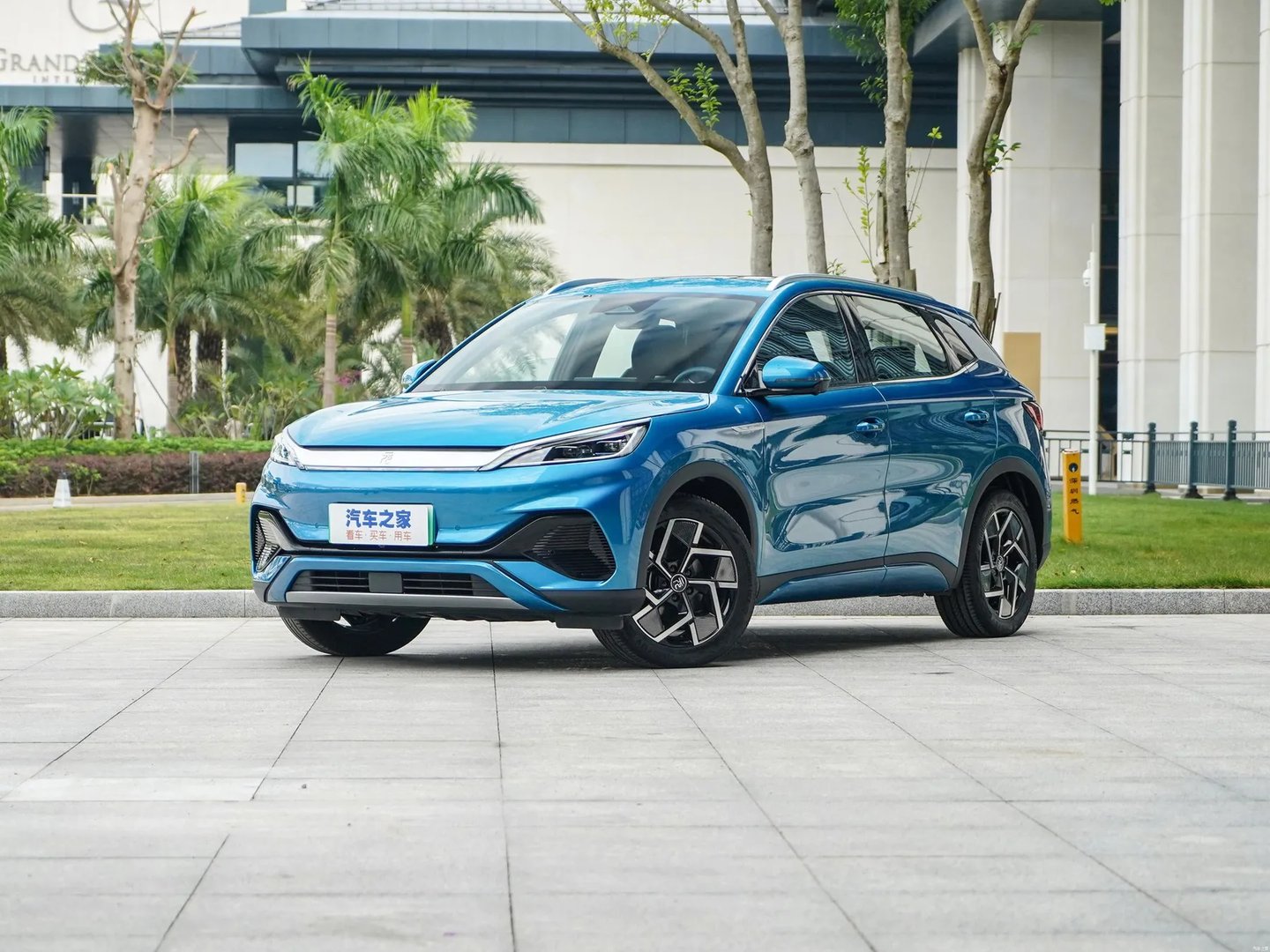BYD_Atto_3_1_generation__SUV_5-doors__1.jpg