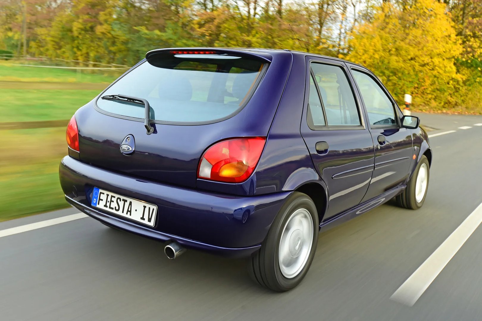 Ford_Fiesta_4_generation__Mini_5-doors__6.jpg