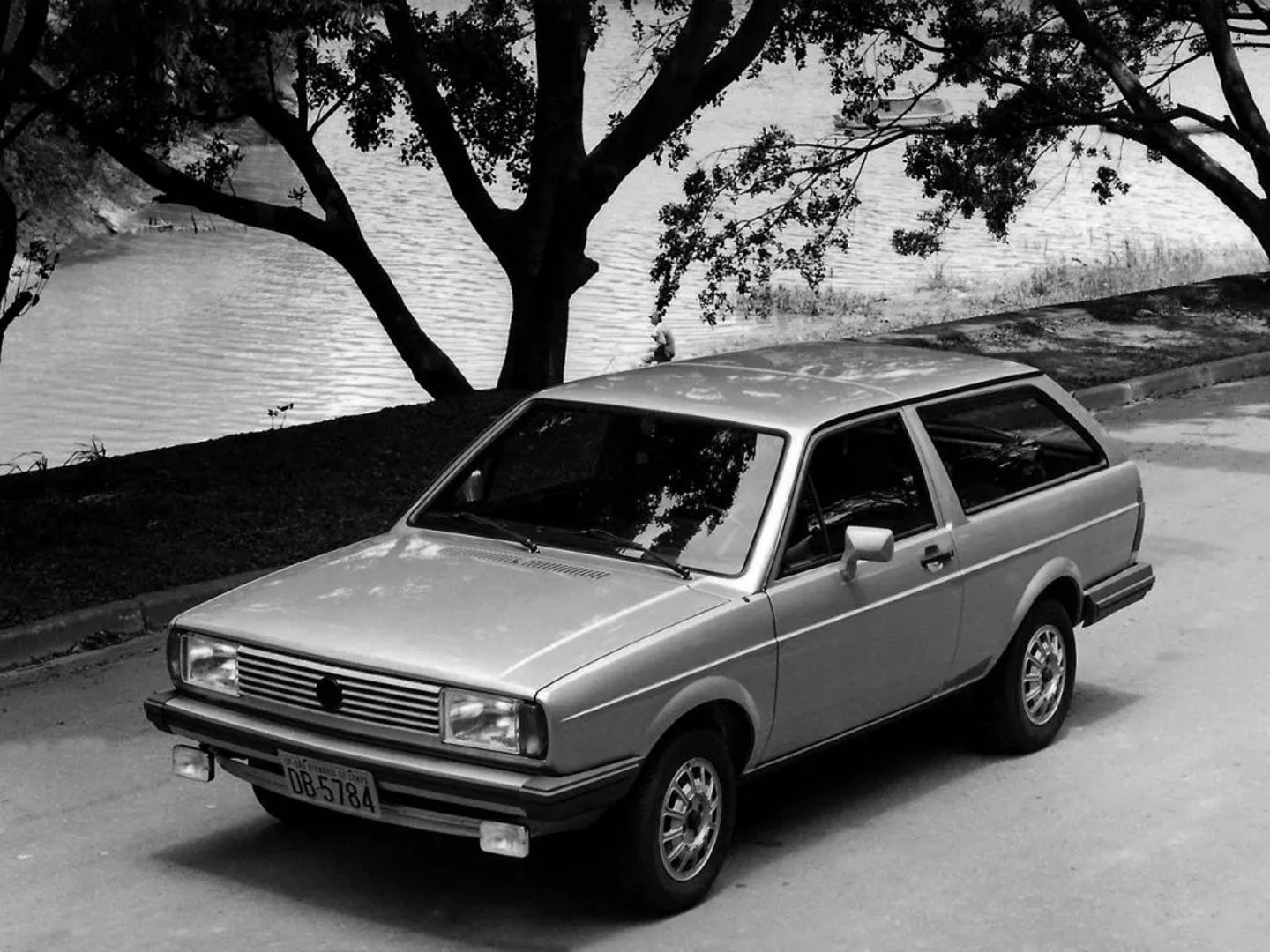 Volkswagen_Parati_1_generation__Estate_3-door__7.jpg