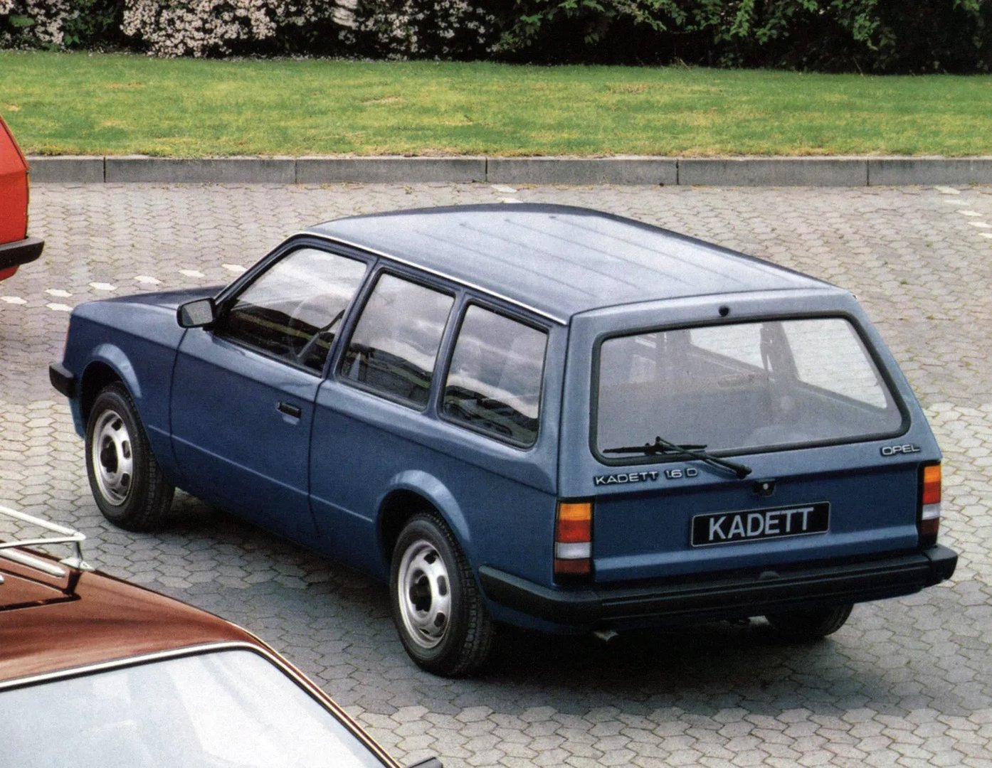 Opel_Kadett_4_generation__Estate_3-door__1.jpg