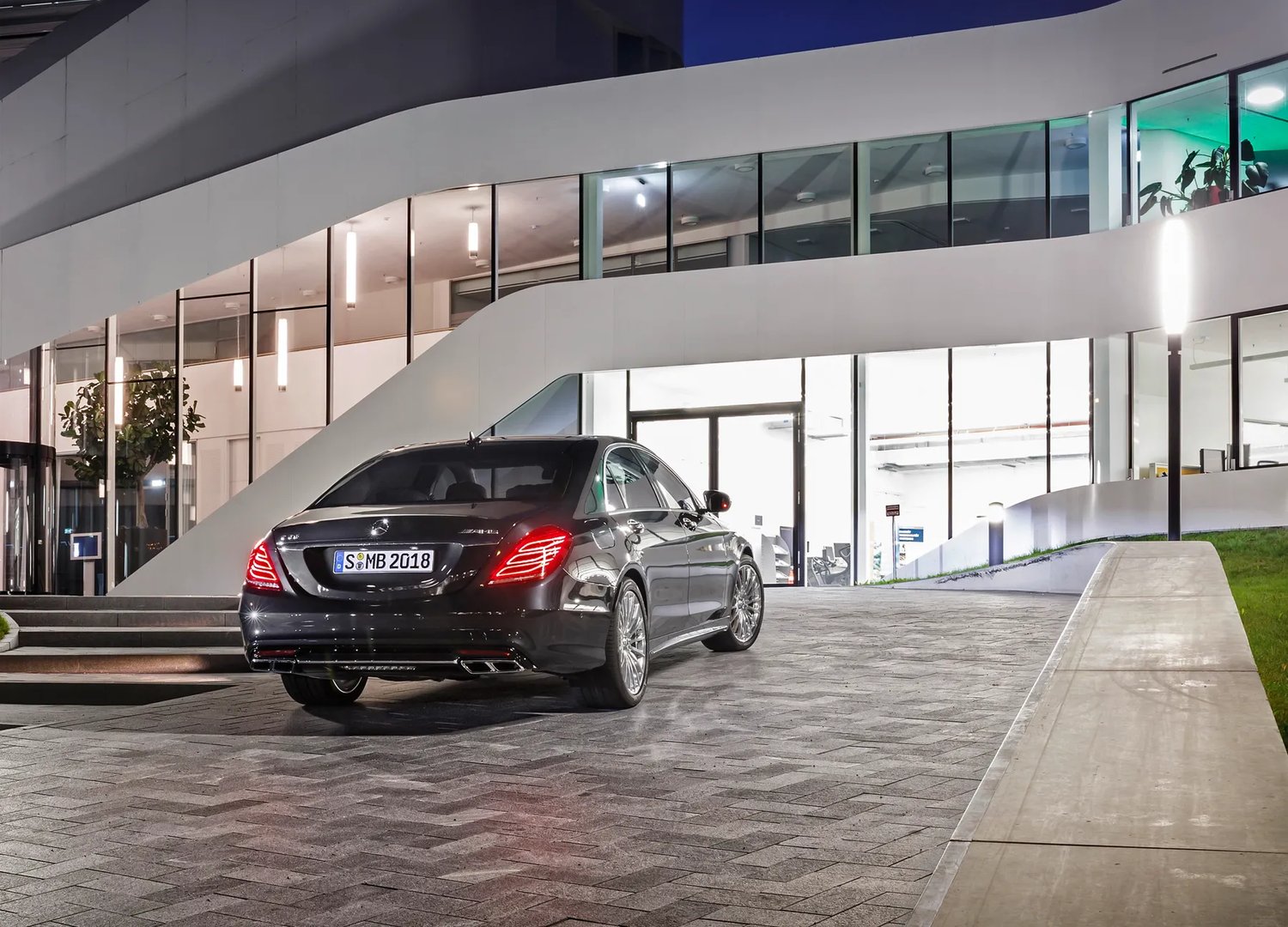 Mercedes_S-Class_AMG_3_generation__Sedan__9.jpg