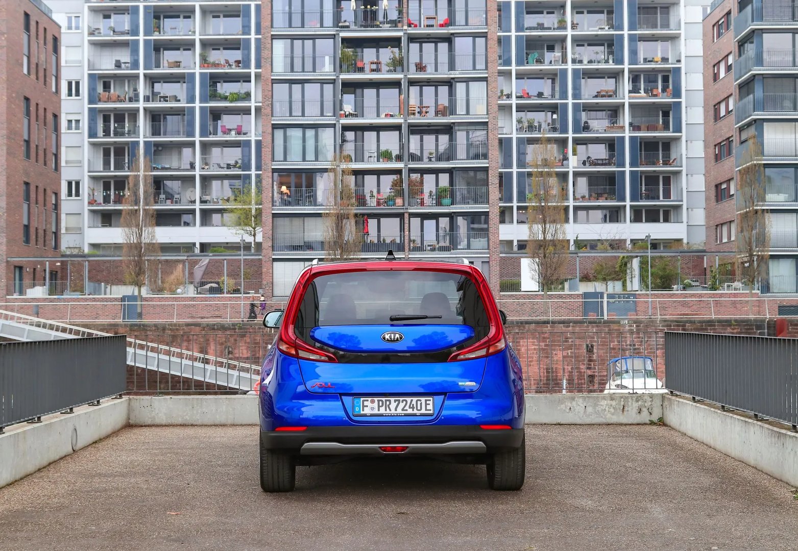 Kia_Soul_EV_2_generation__Hatchback_5-door__7.jpg