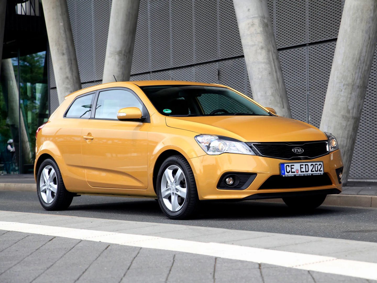 Kia_Ceed_1_generation_restyling__Hatchback_3-door__9.jpg