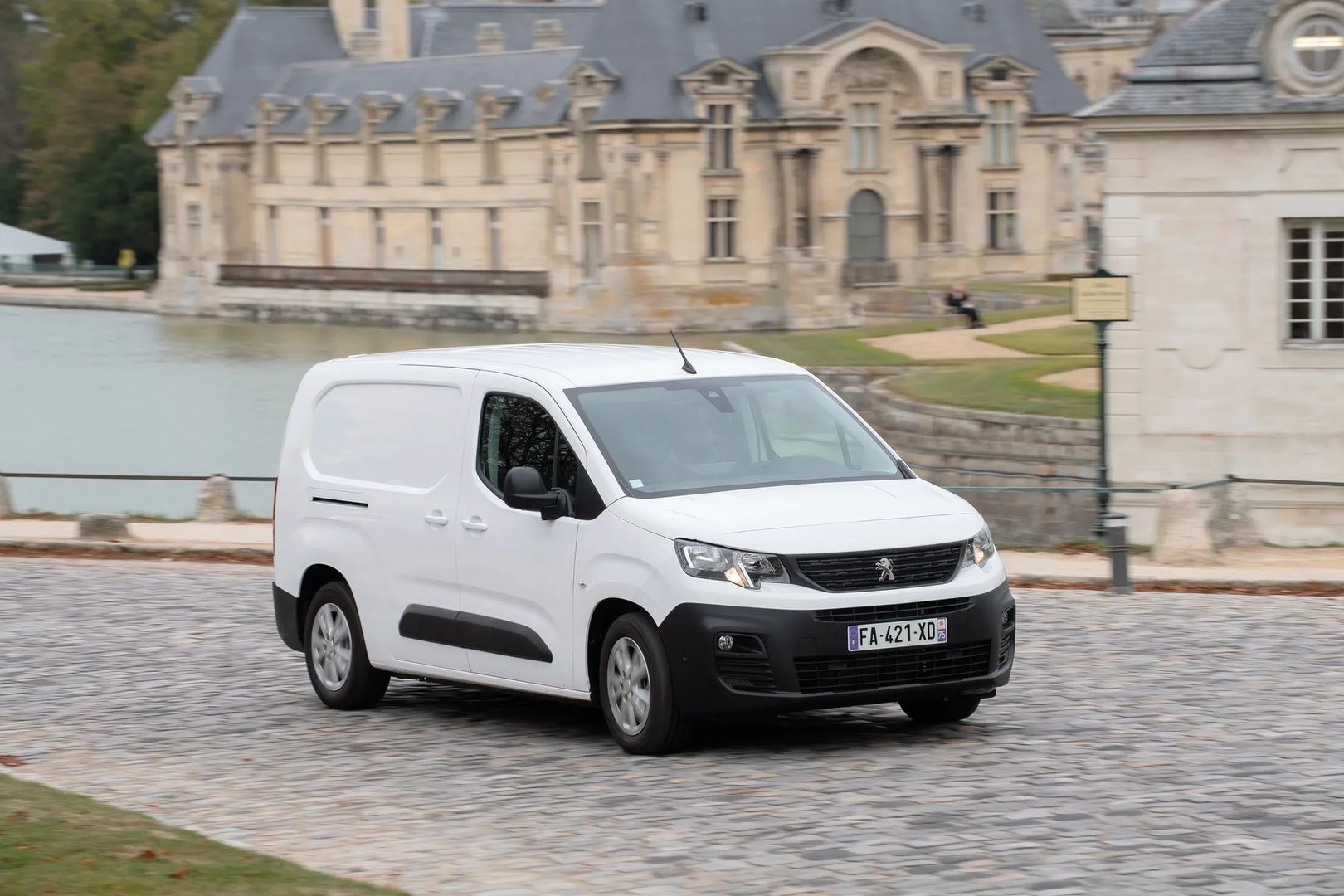 Peugeot_Partner_3_generation__Compact_Van_Long__3.jpg