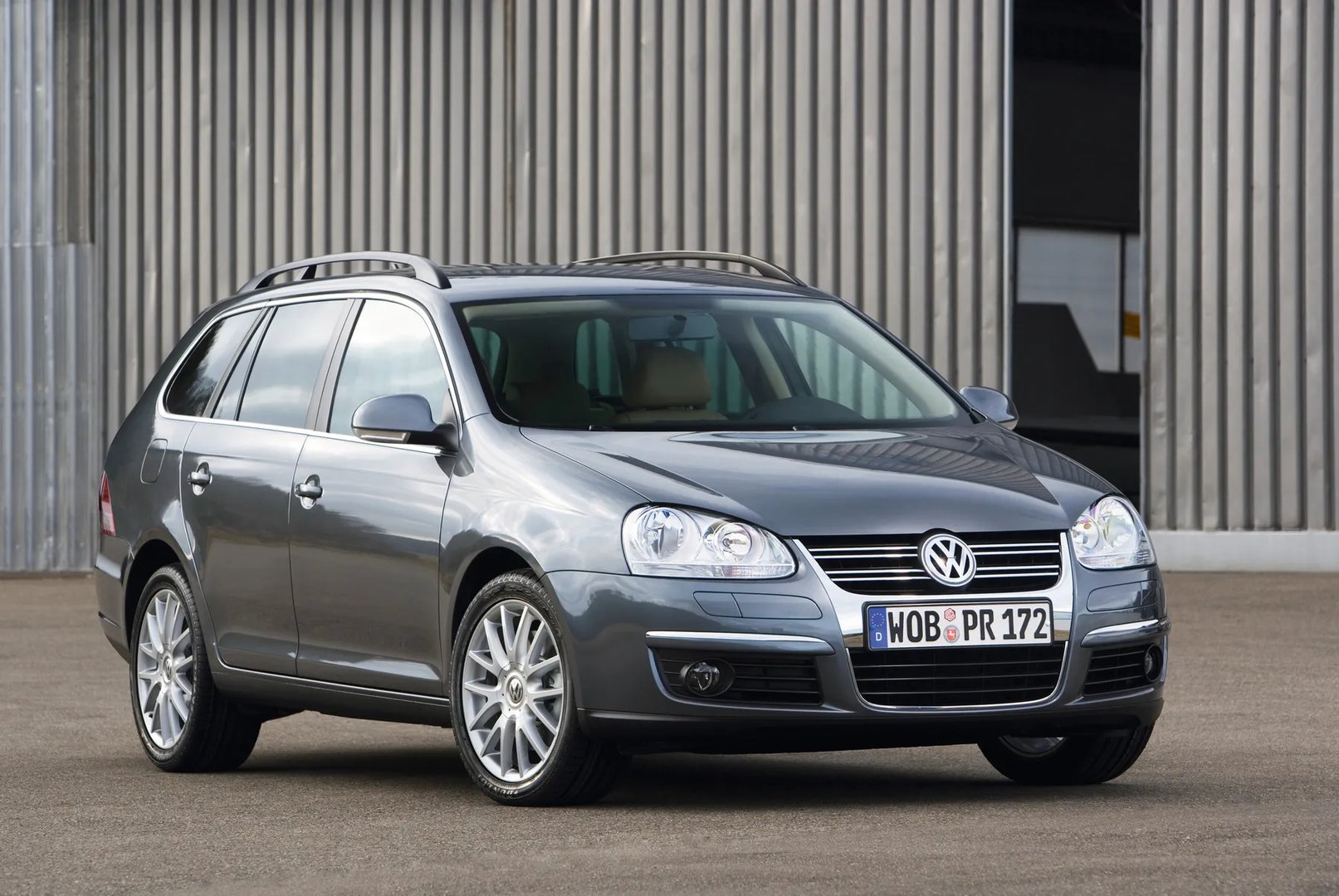 Volkswagen_Golf_5_generation__Estate_5-door__9.jpg