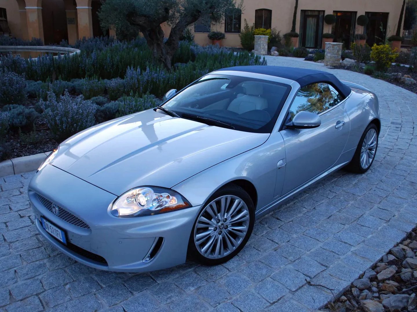 Jaguar_XK_2_generation_restyling_1__Cabrio__5.jpg