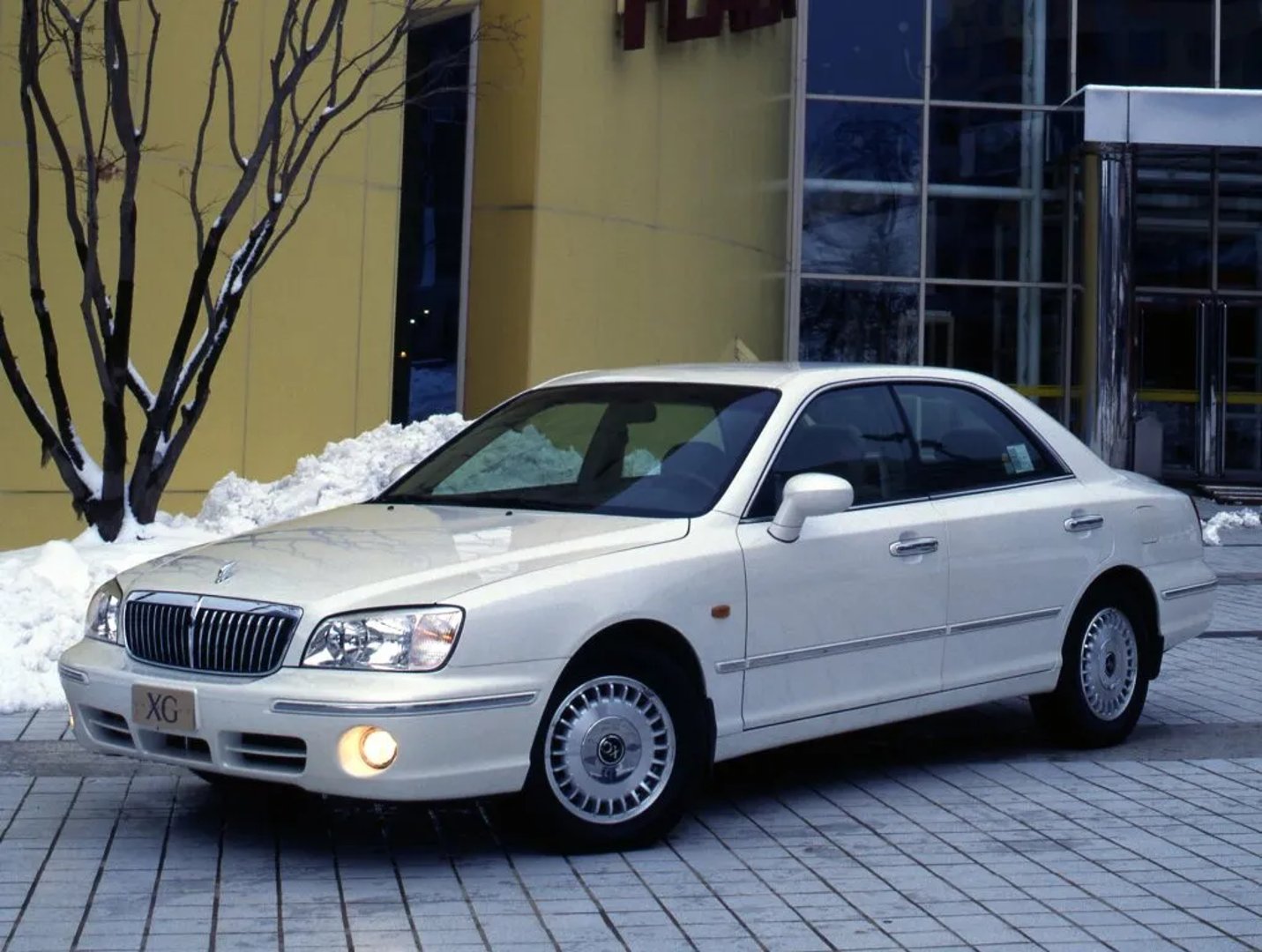 Hyundai_Grandeur_3_generation__Sedan__4.jpg