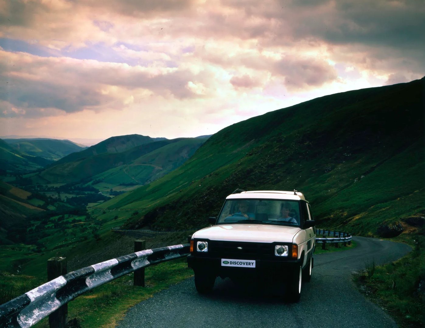Land Rover_Discovery_1_generation__SUV_5-doors__3.jpg