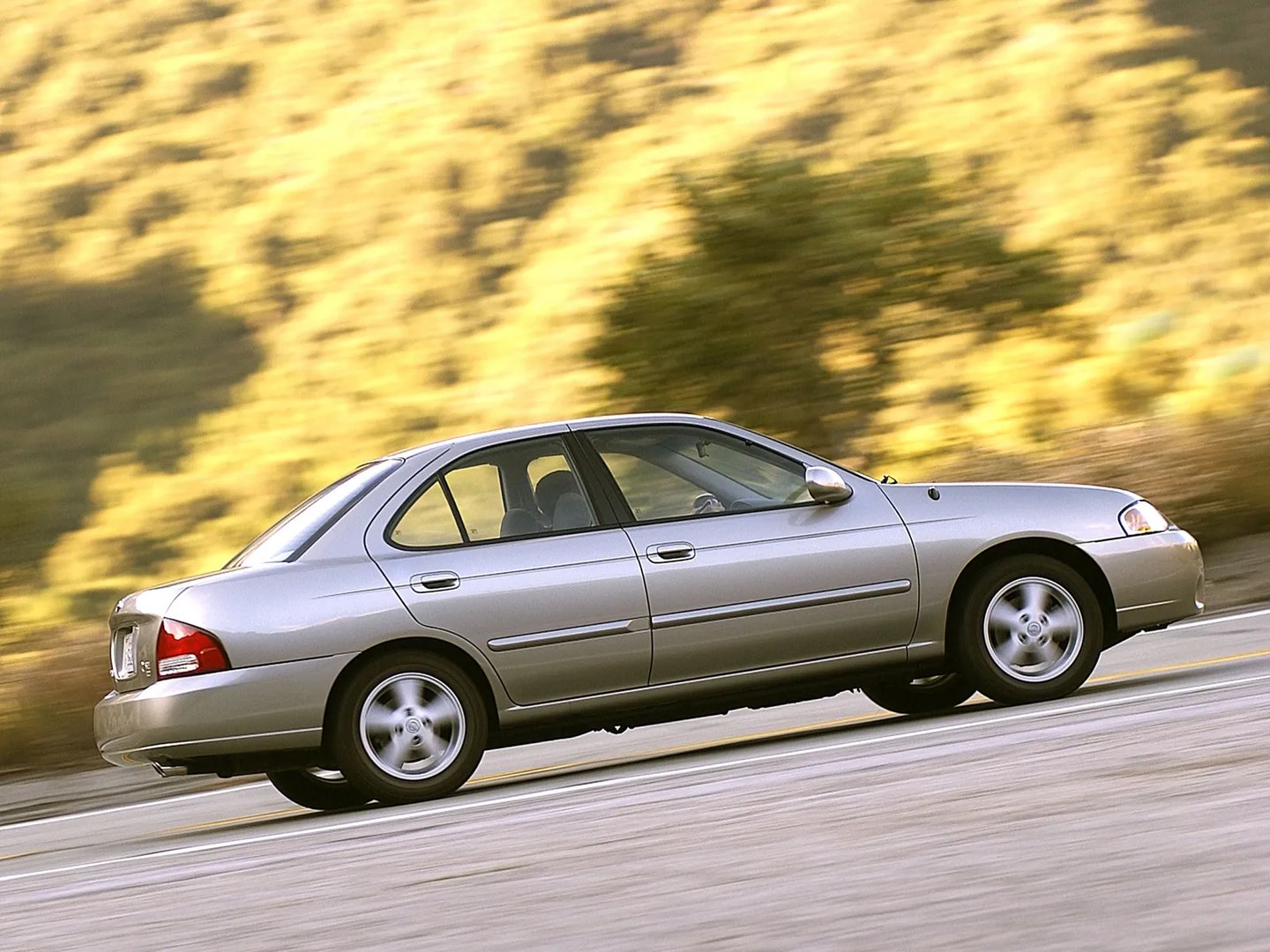 Nissan_Sentra_5_generation__Sedan__3.jpg