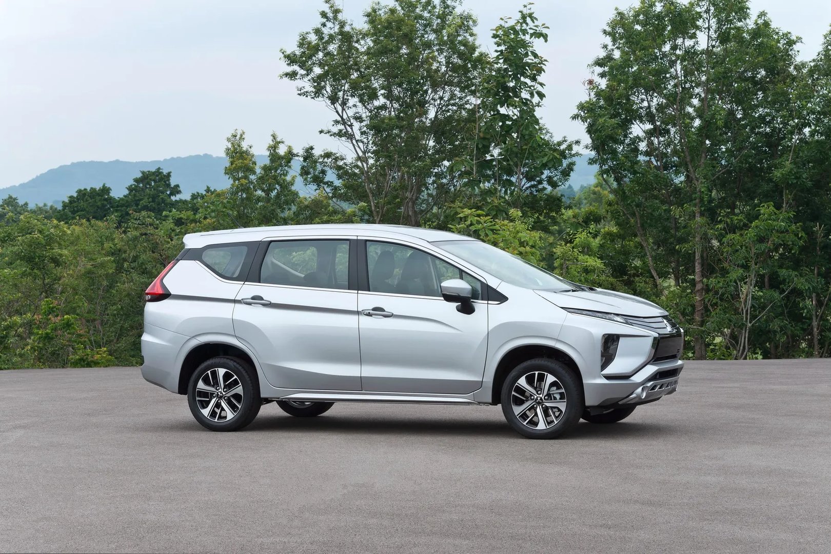 Mitsubishi_Xpander_1_generation__SUV_5-doors__3.jpg