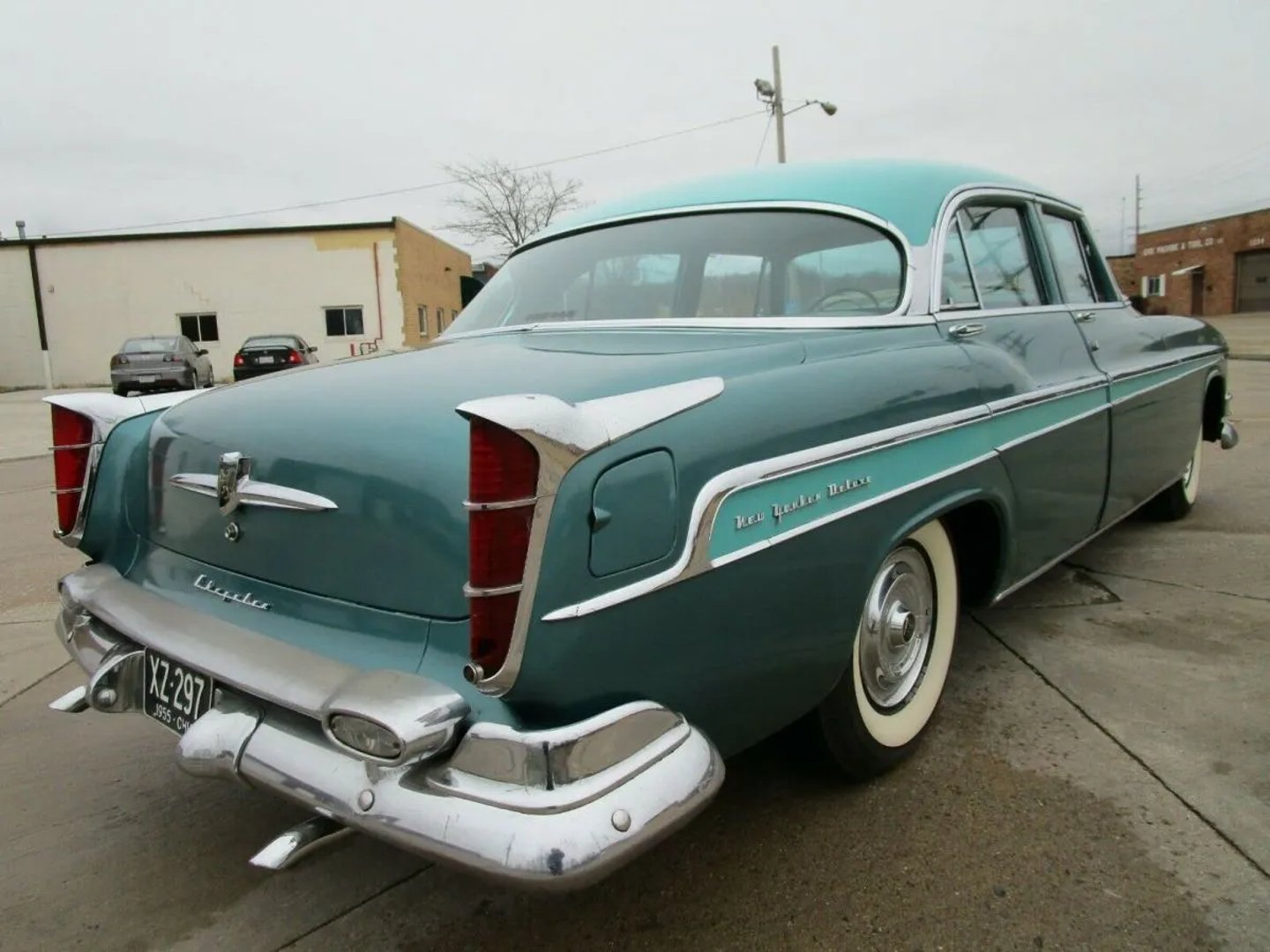 Chrysler_New_Yorker_4_generation__Sedan__1.jpg