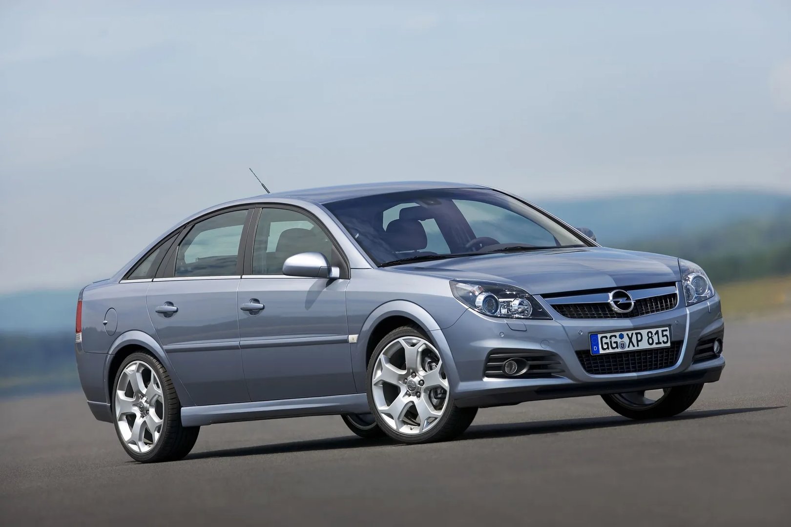 Opel_Vectra_3_generation_restyling__Liftback__3.jpg