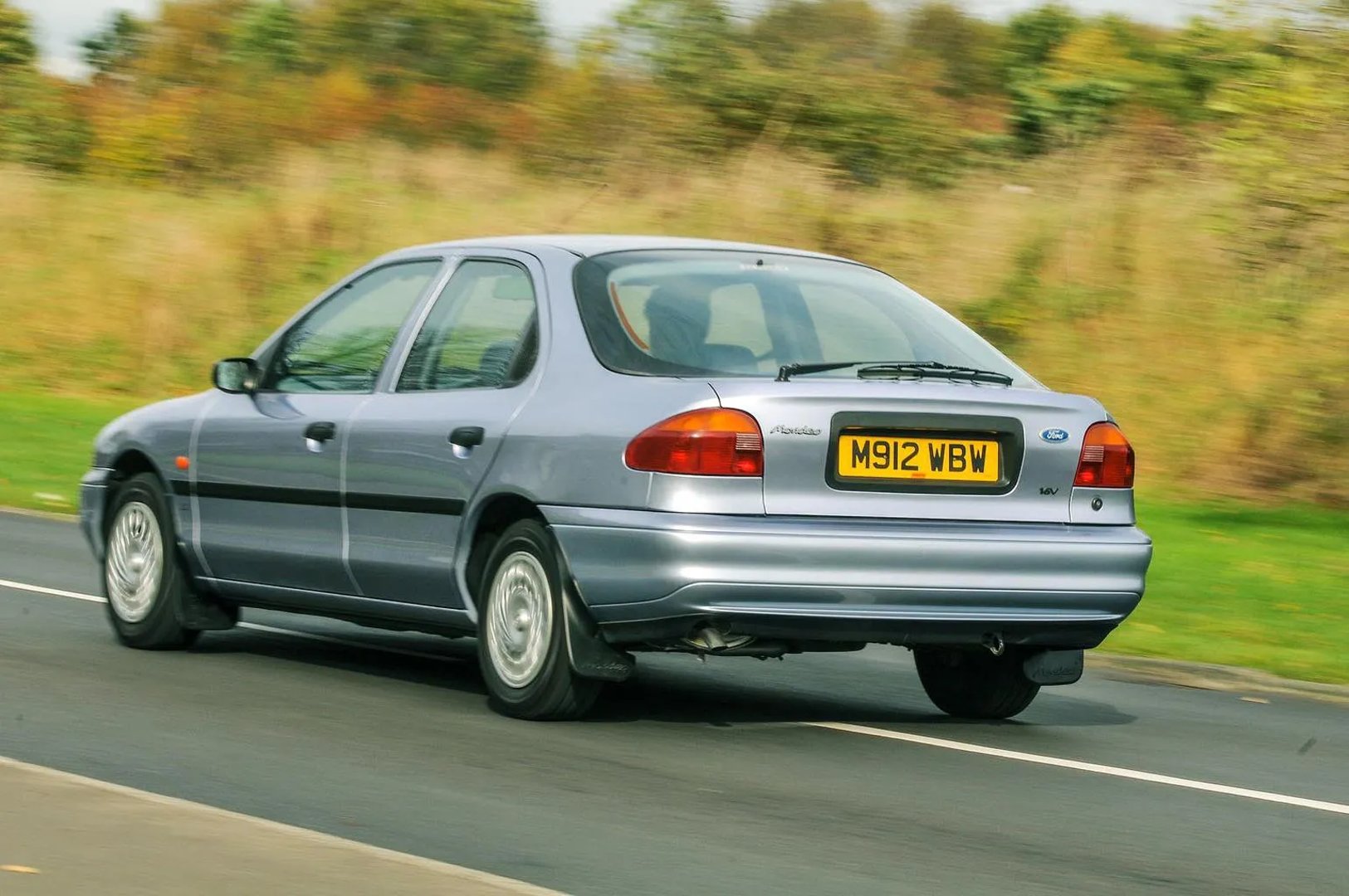 Ford_Mondeo_1_generation__Liftback__2.jpg