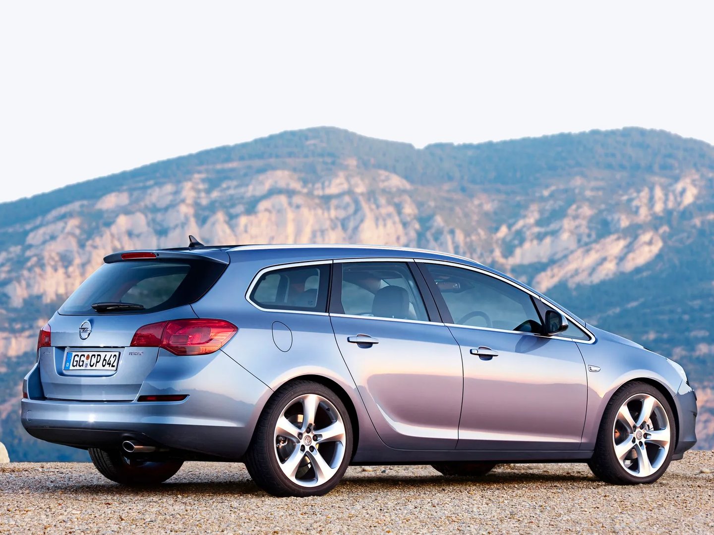 Opel_Astra_4_generation__Estate_5-door__7.jpg
