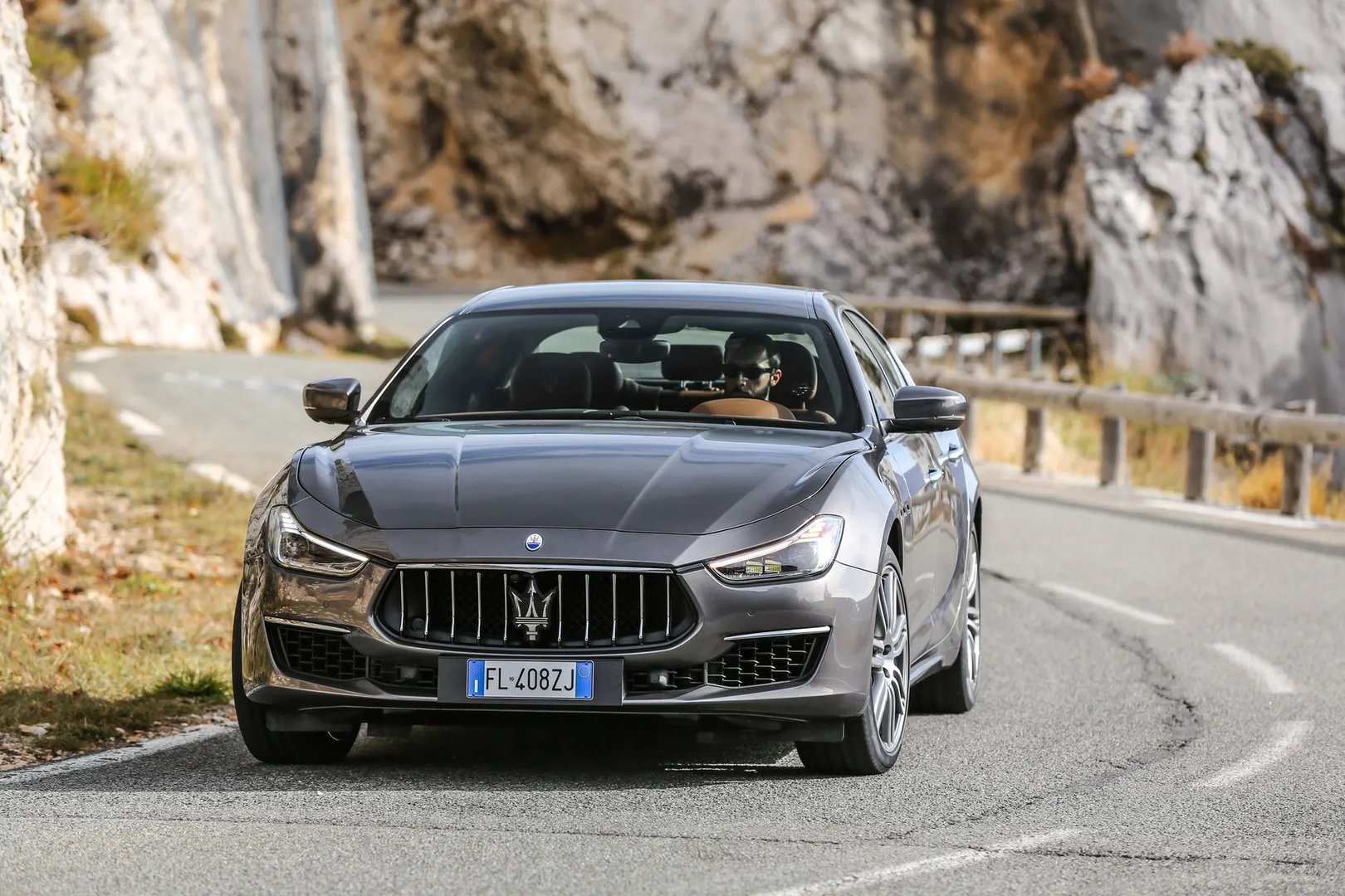 Maserati_Ghibli_3_generation_restyling__Sedan__4.jpg