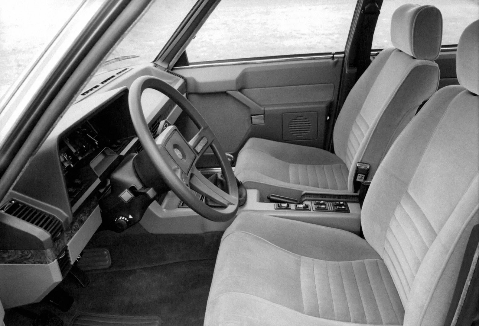 Alfa Romeo_6_1_generation__Sedan__8.jpg