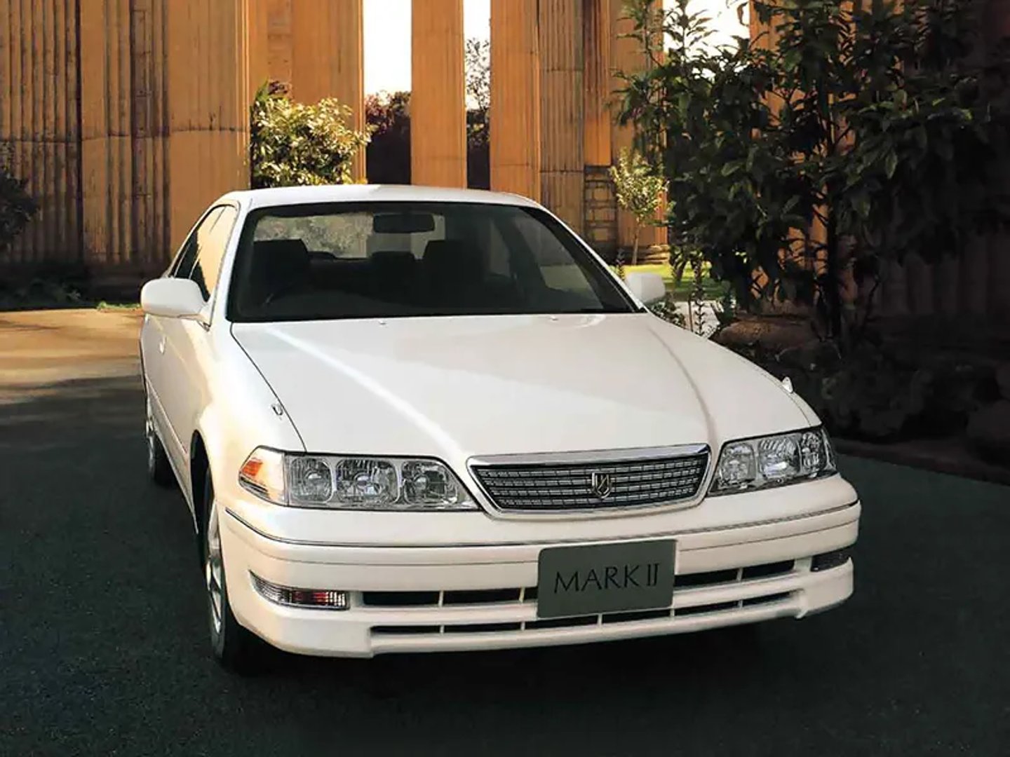 Toyota_Mark_II_8_generation__Sedan__1.jpg