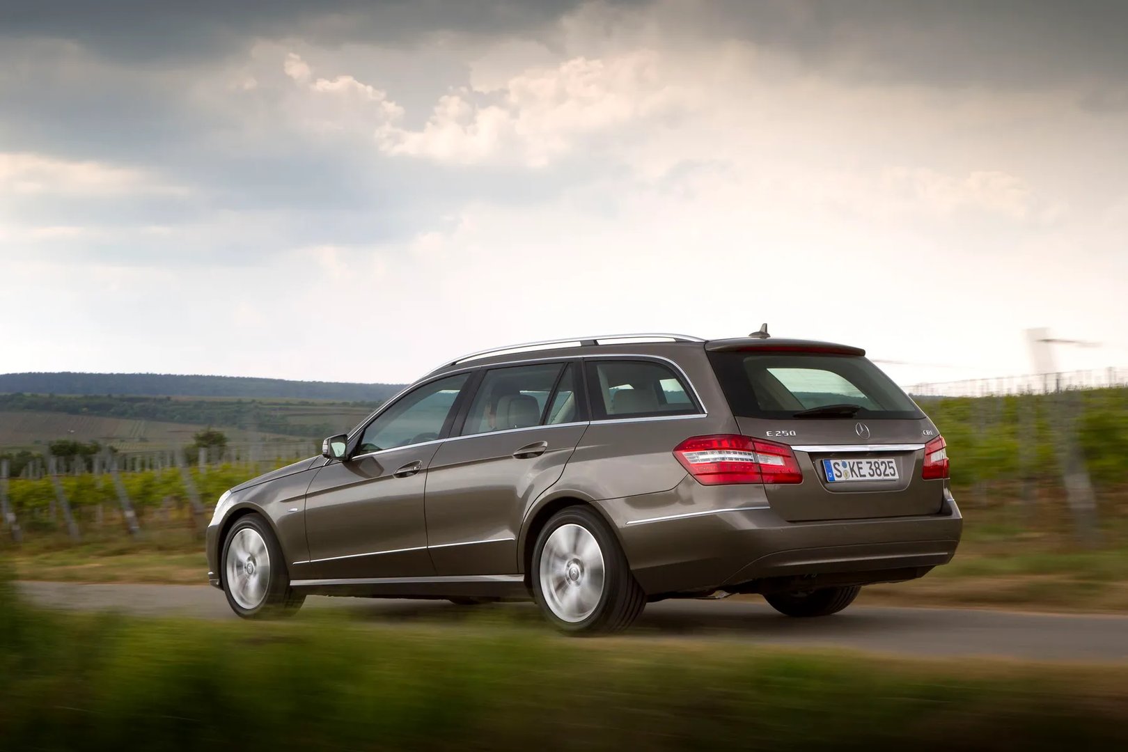 Mercedes_E-Class_4_generation__Estate_5-door__9.jpg