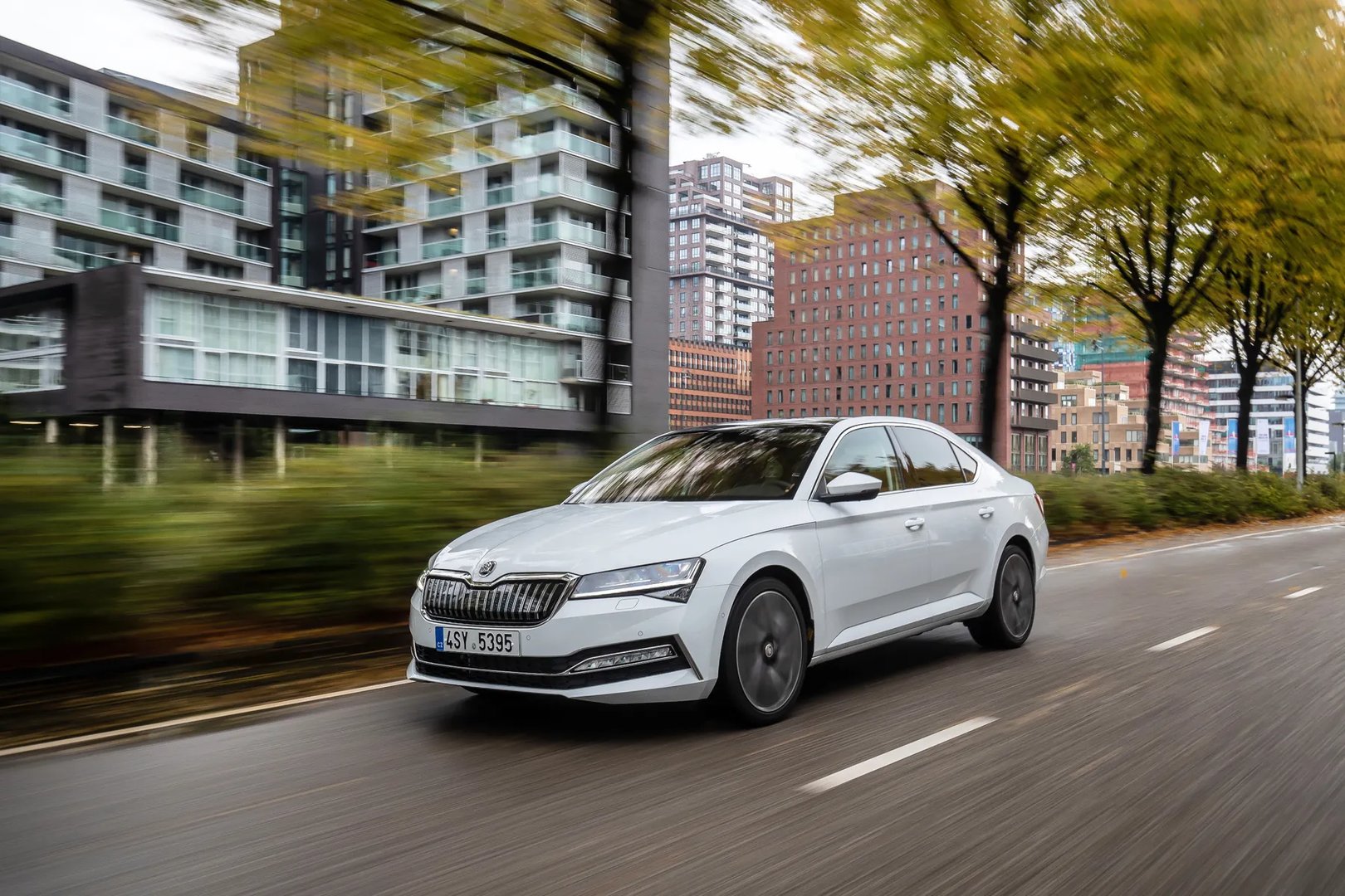 Skoda_Superb_3_generation_restyling__Liftback__2.jpg