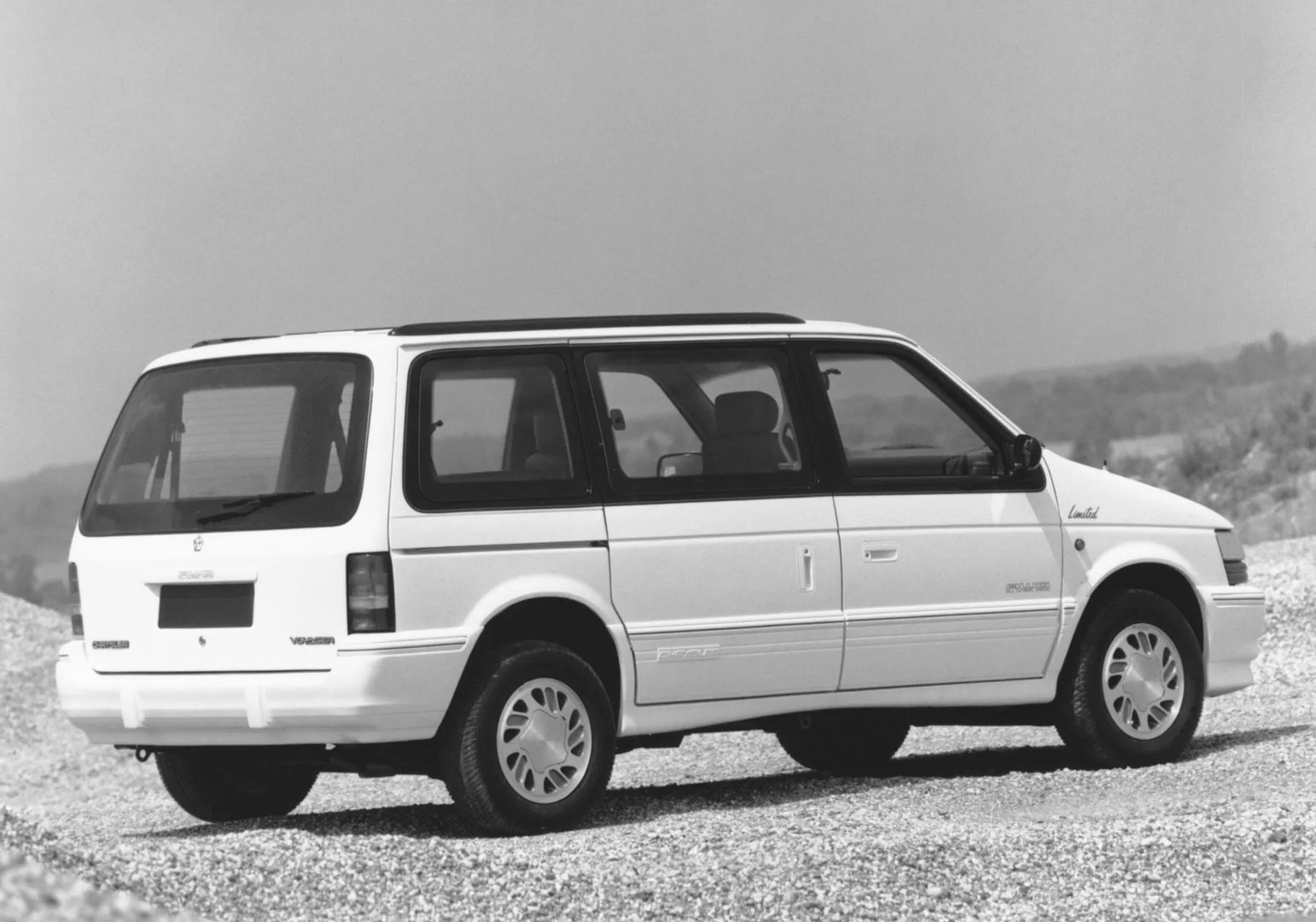 Chrysler_Grand_Voyager_2_generation__Minivan__3.jpg